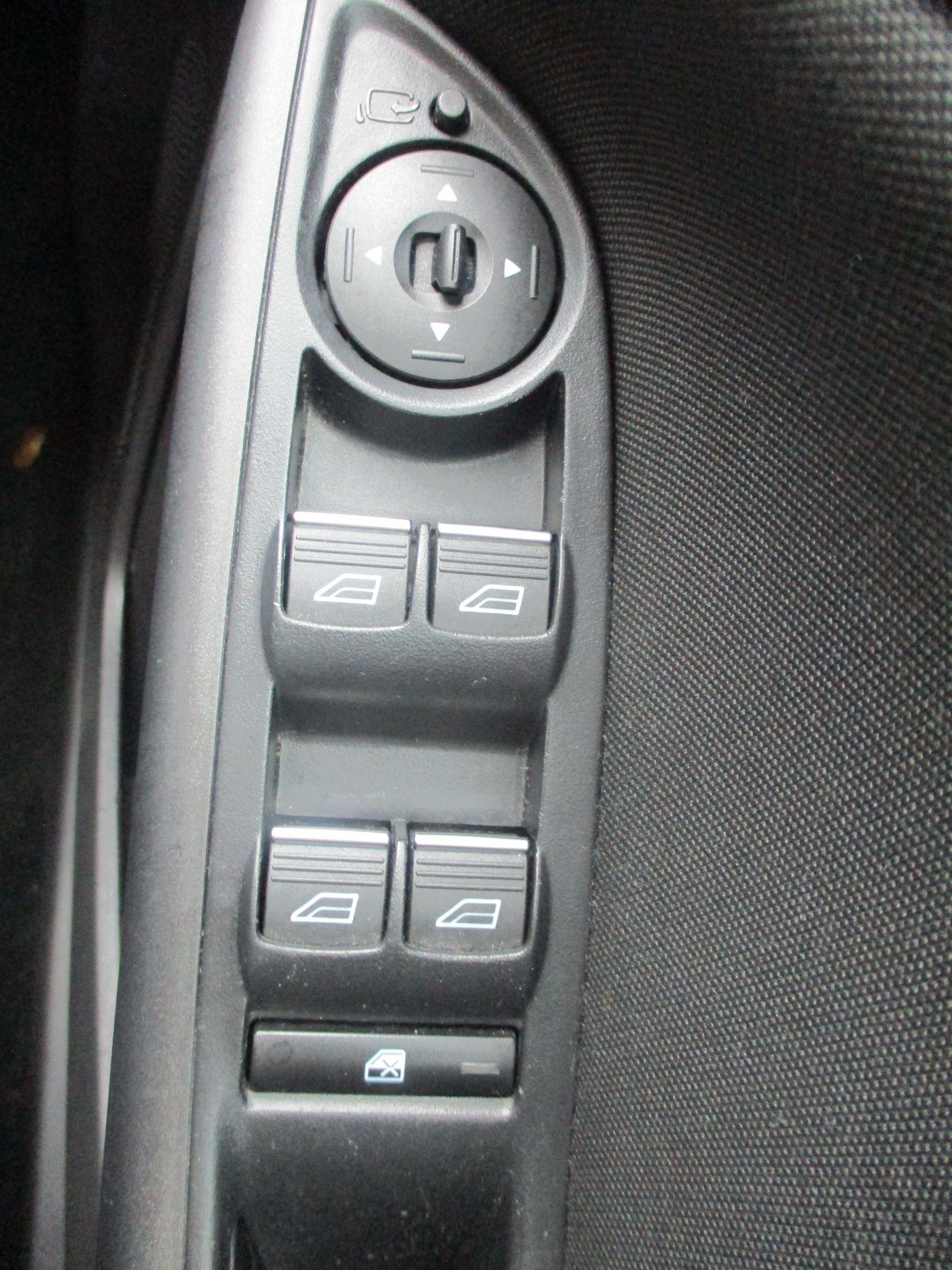 Ford Focus Image 25