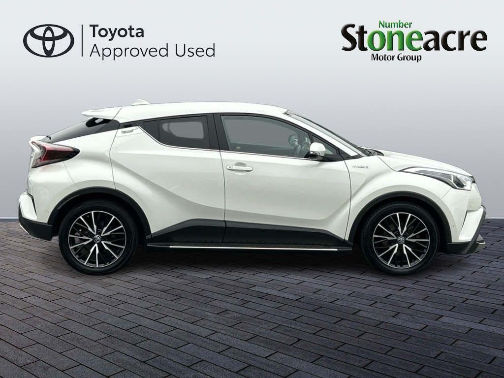 Toyota C-HR Image 2