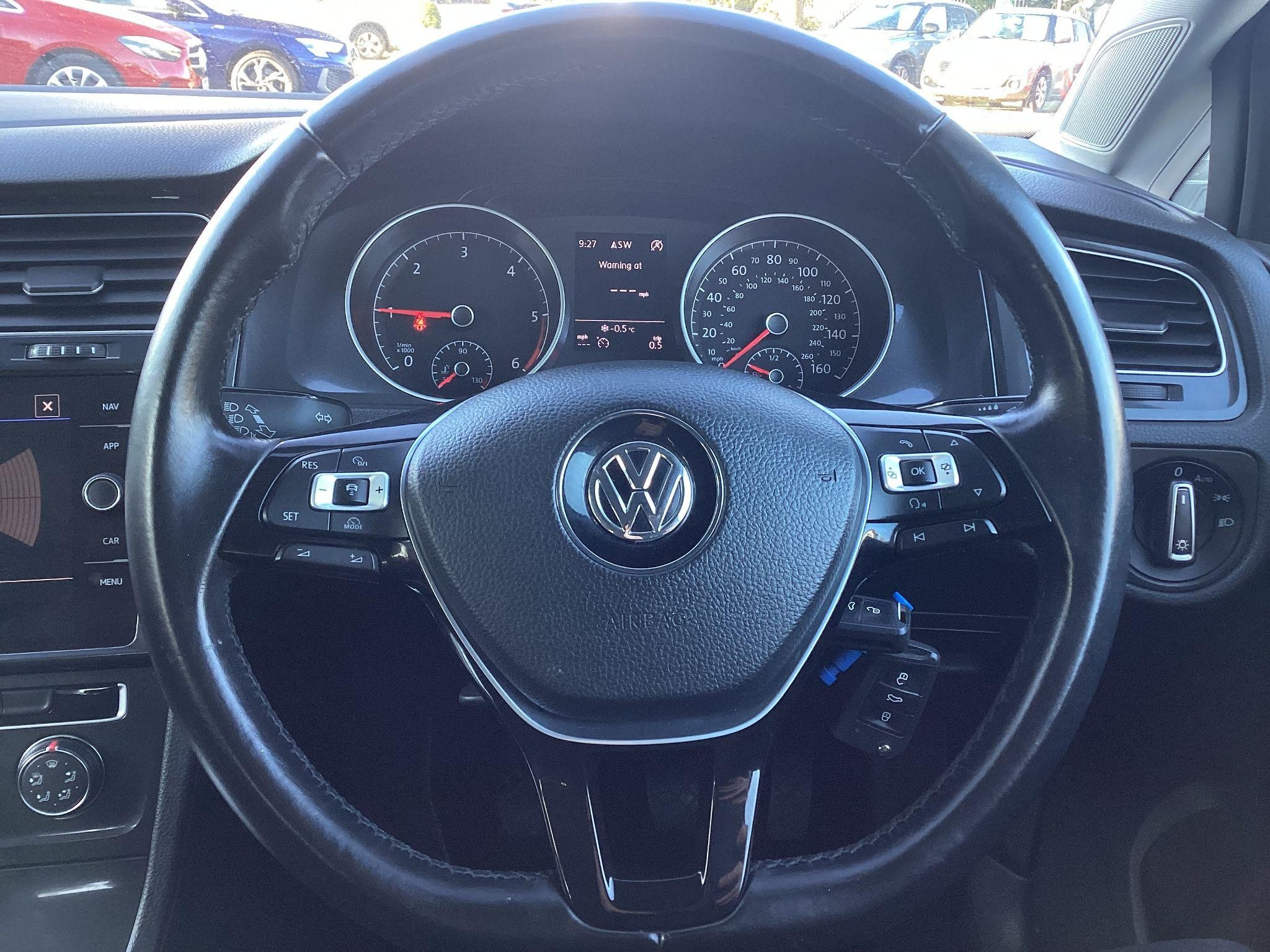 Volkswagen Golf Image 20