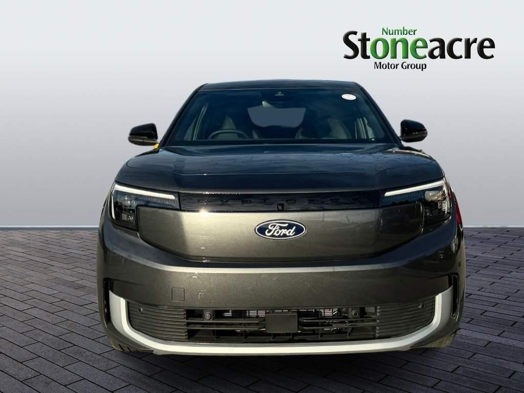 Ford Explorer Image 2