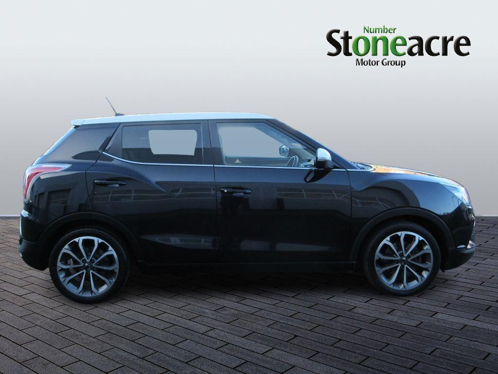 SSangyong Tivoli Image 2