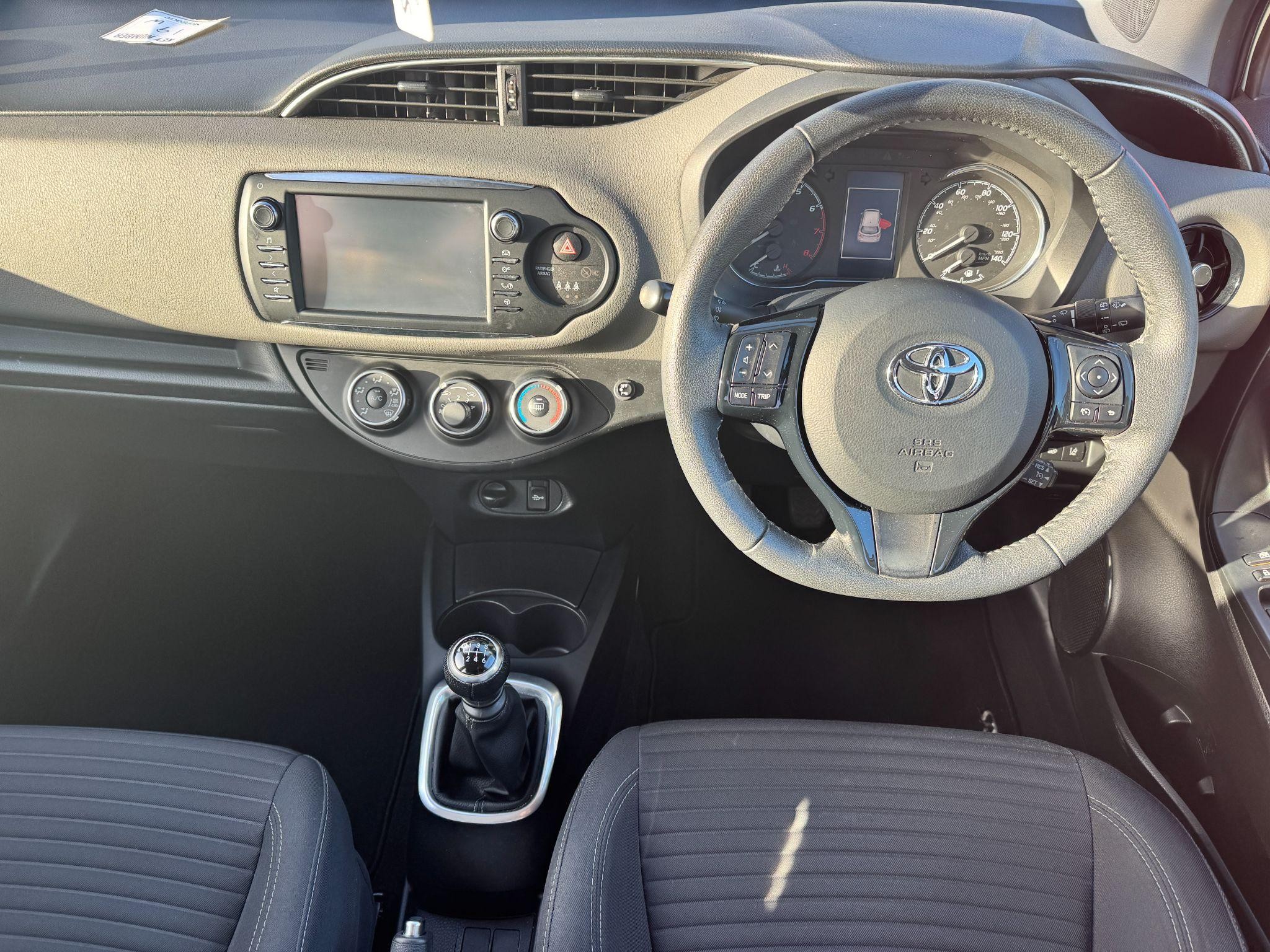 Toyota Yaris Image 17