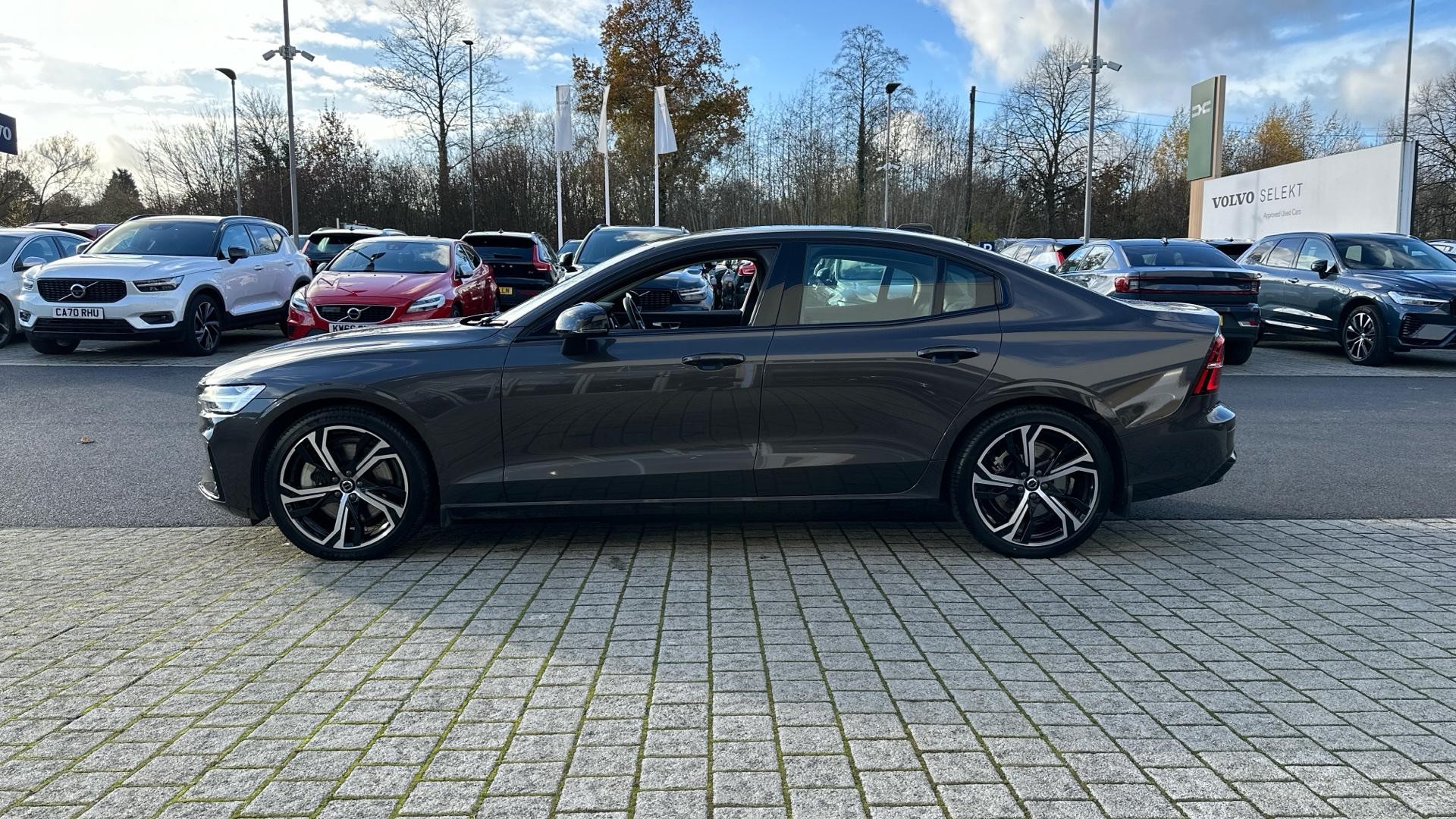 Volvo S60 Image 8