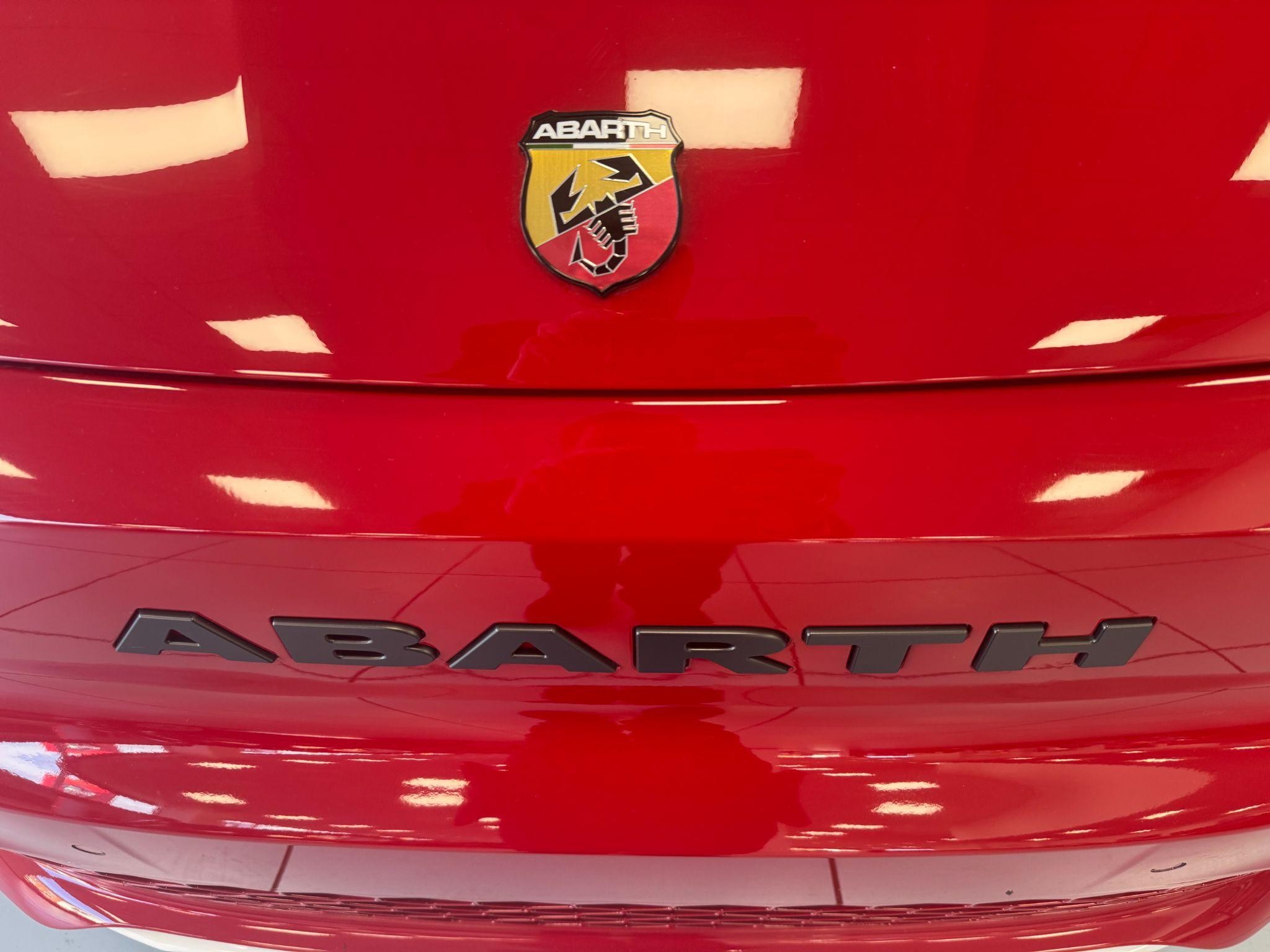 Abarth 500e Image 27