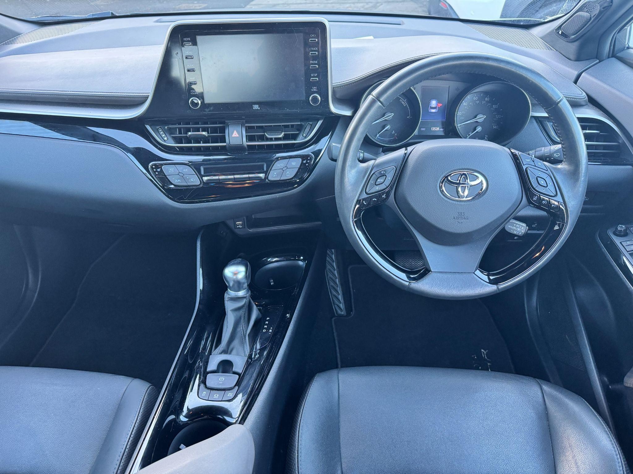 Toyota C-HR Image 17