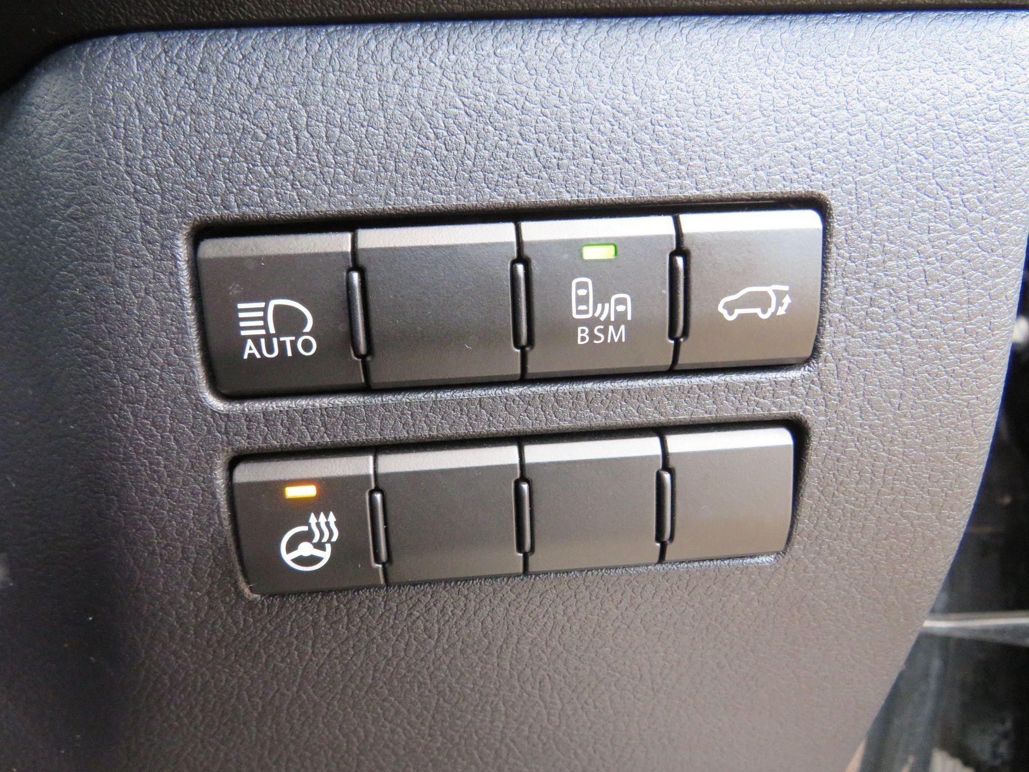 Lexus NX Self-Charging Hybrid Image 27