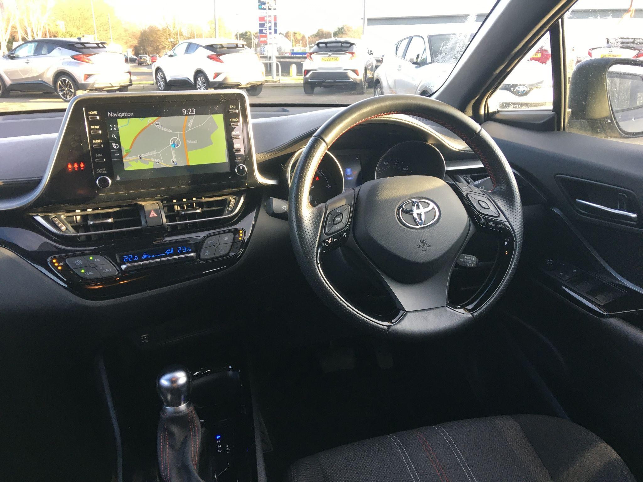 Toyota C-HR Image 15