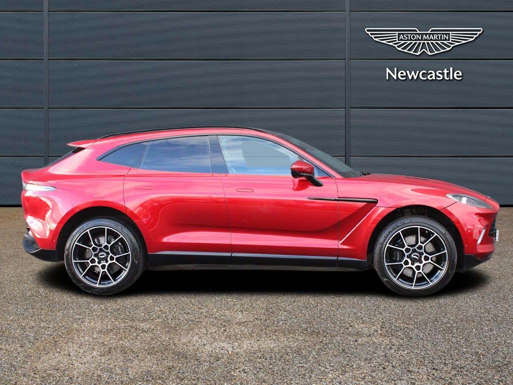 Aston Martin DBX Image 7