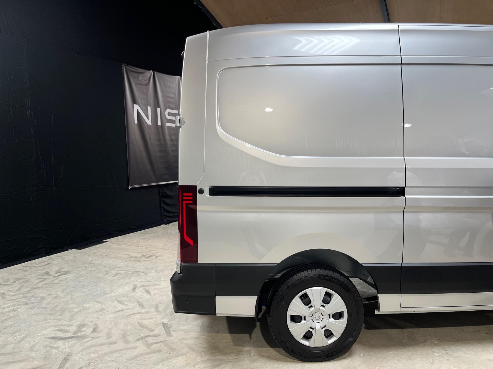 Nissan Interstar Image 9