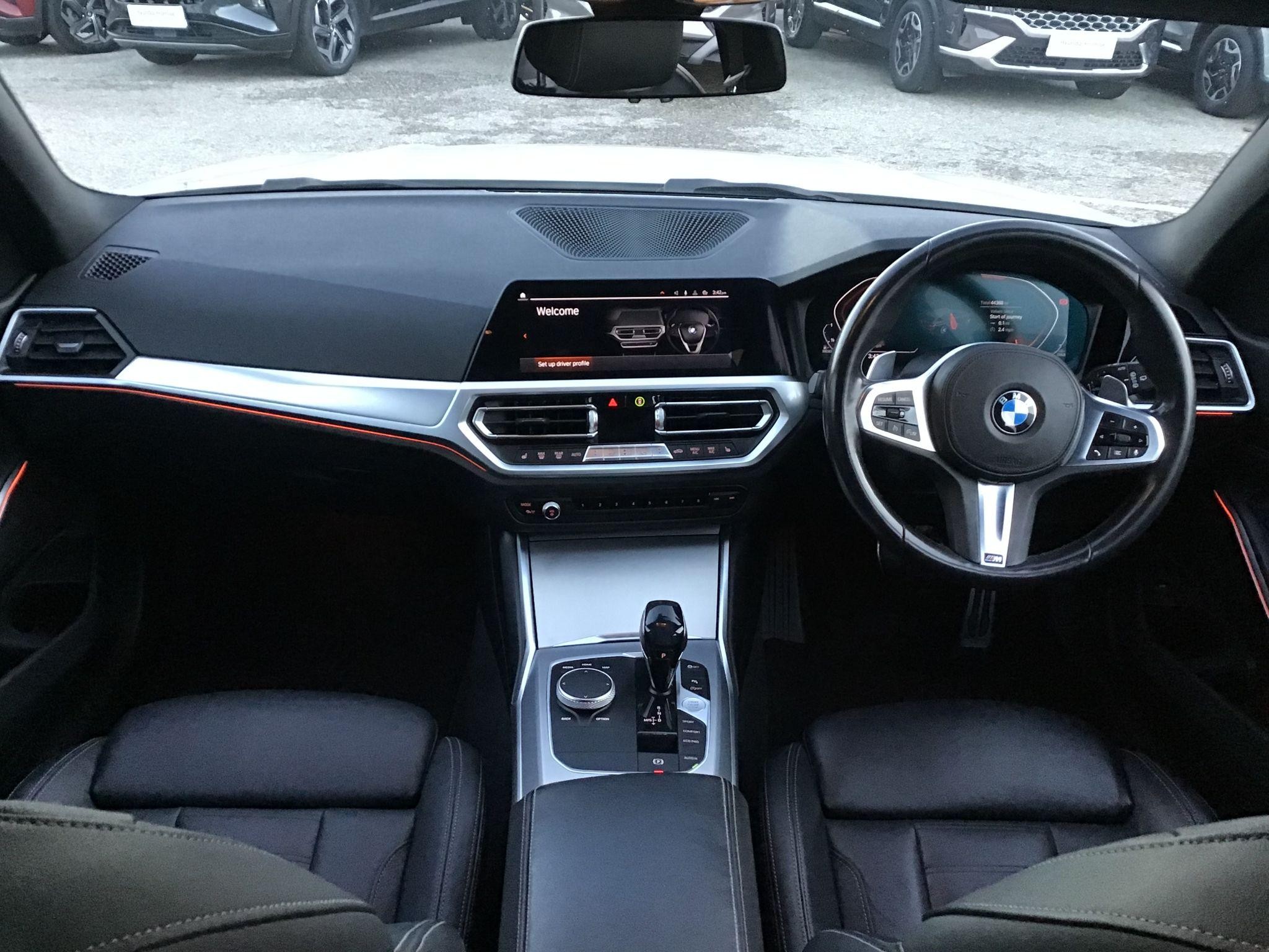 BMW 3 Series Image 12