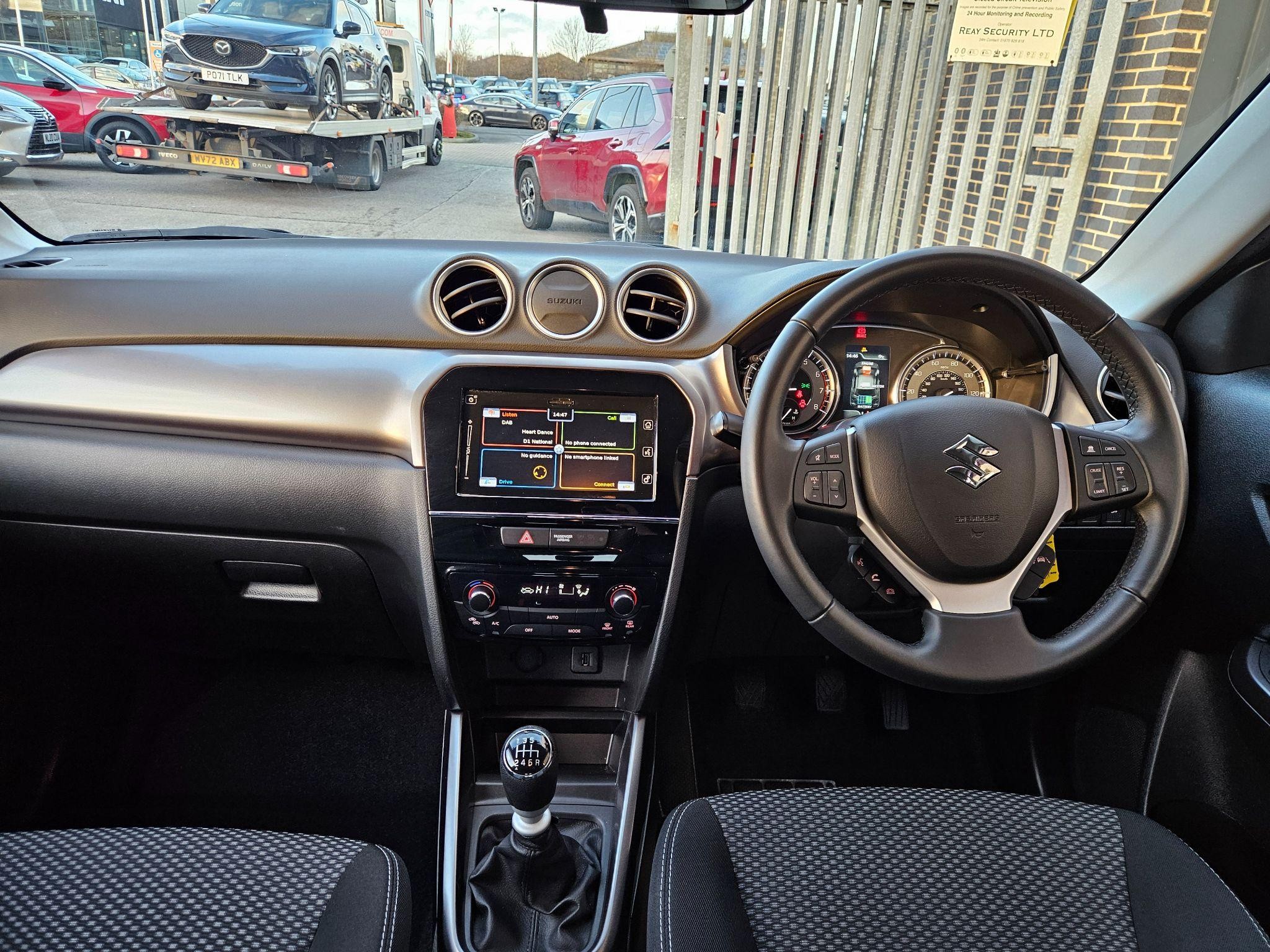 Suzuki Vitara Image 12