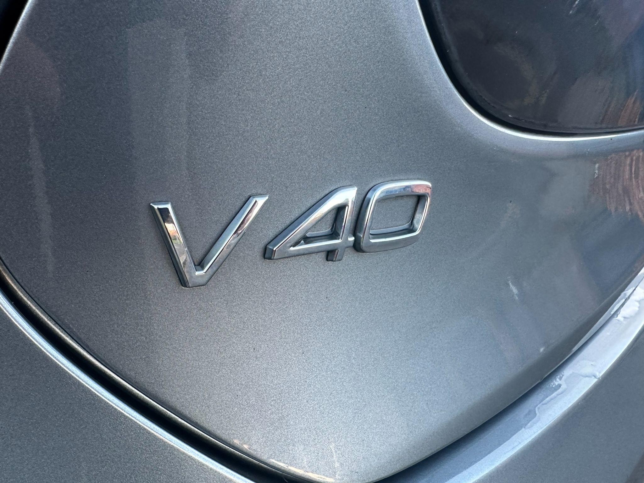 Volvo V40 Image 12