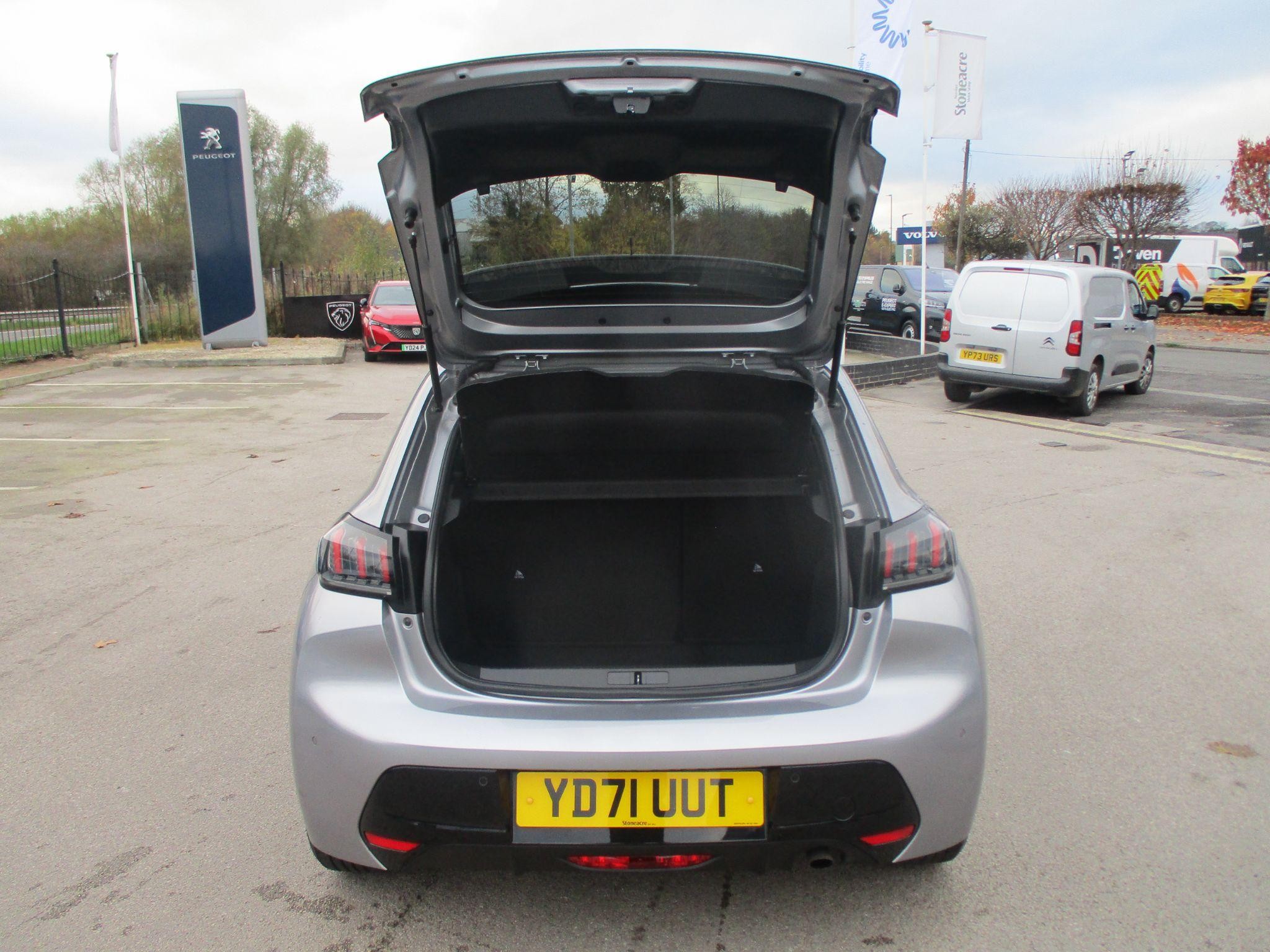 Peugeot 208 Image 10