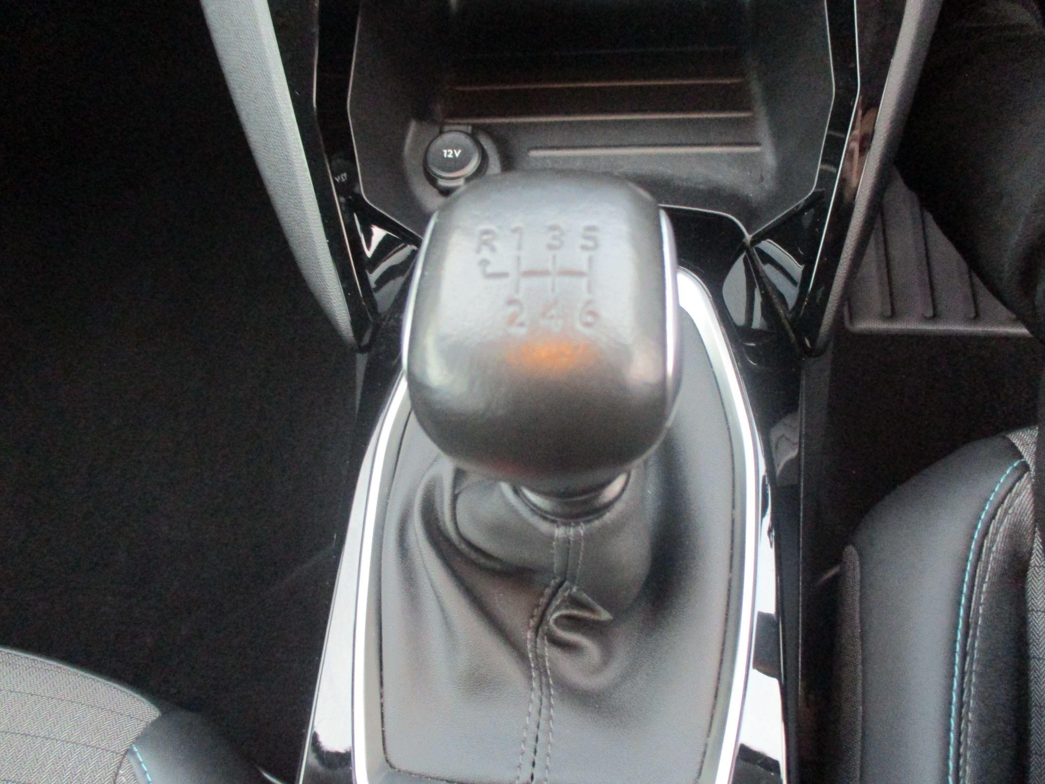 Peugeot 208 Image 16