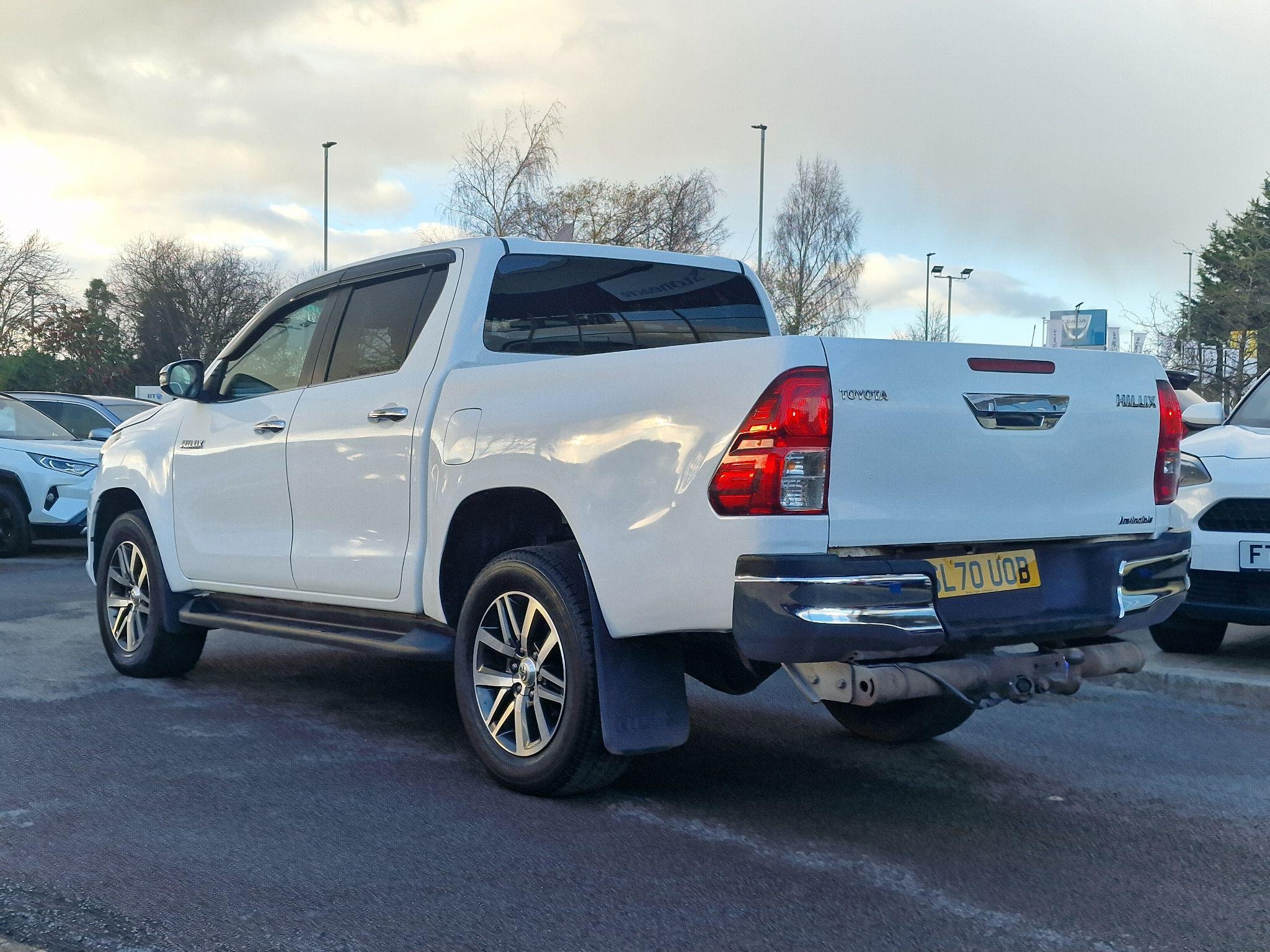 Toyota Hilux Image 6