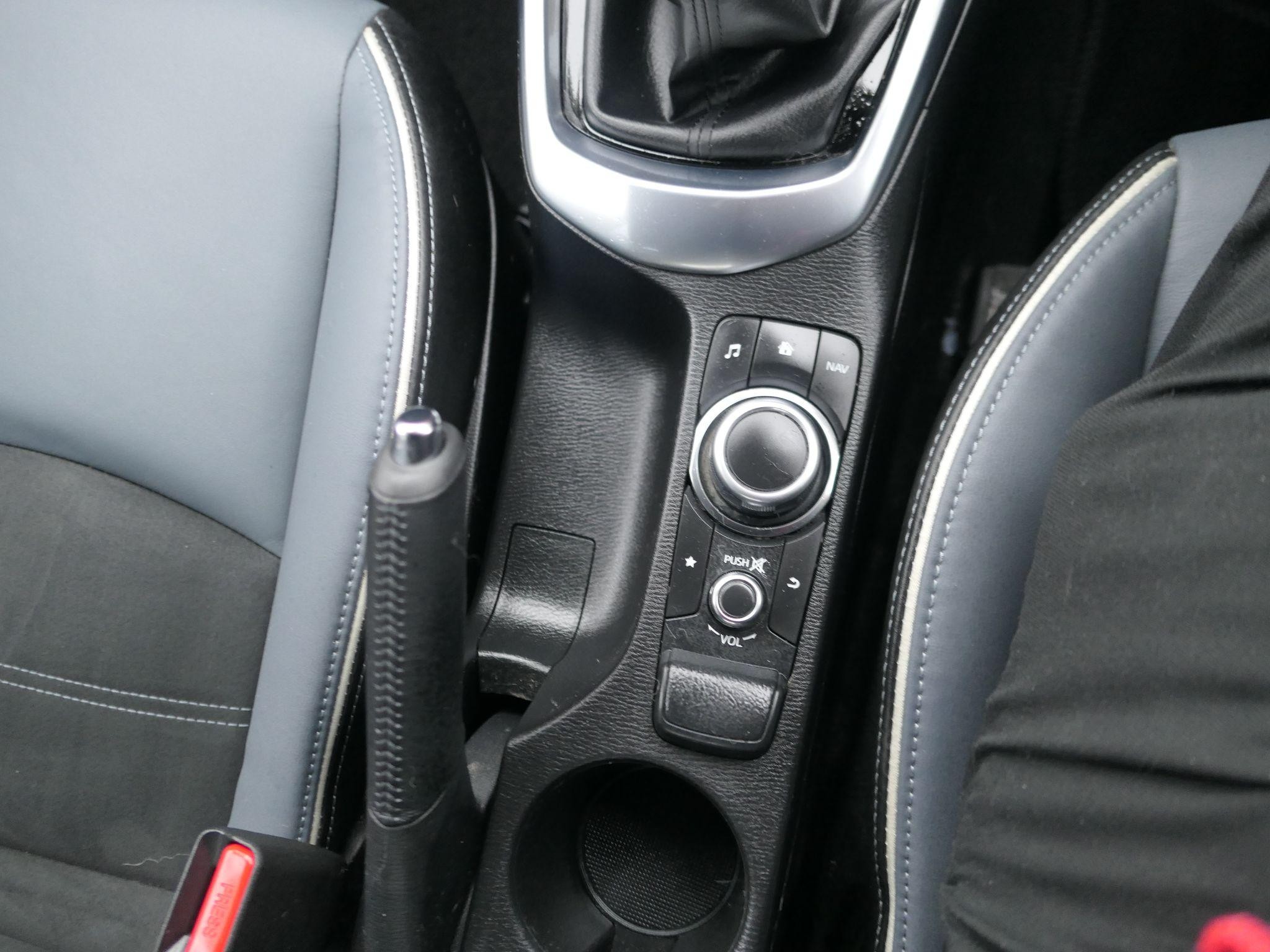 Mazda2 Image 11