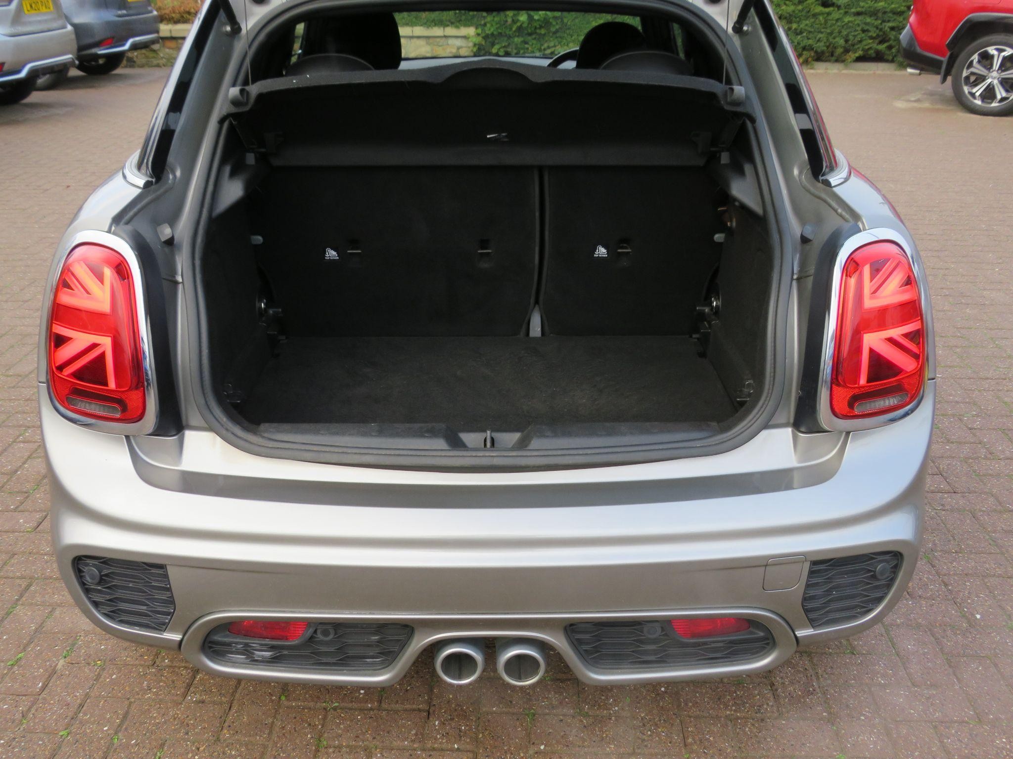 MINI Hatch Image 12