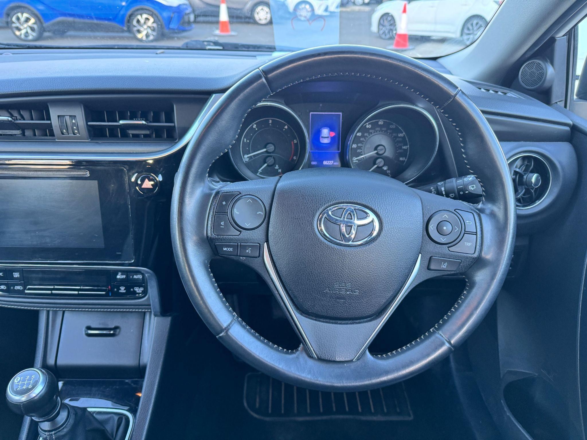 Toyota Auris Image 19