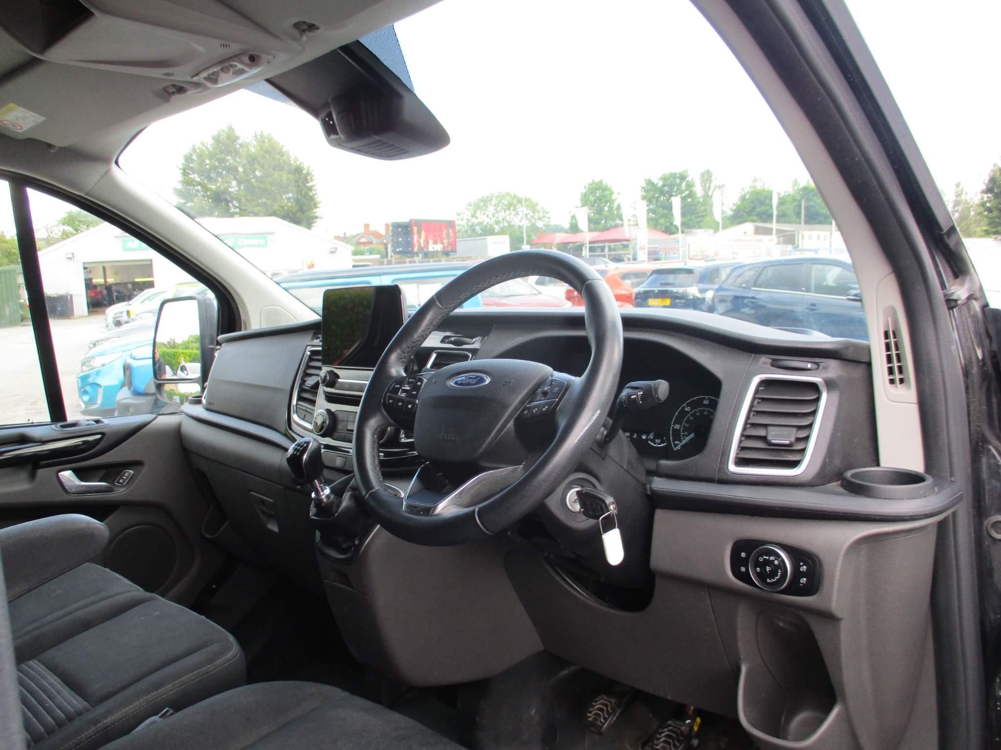 Ford Transit Custom Image 12