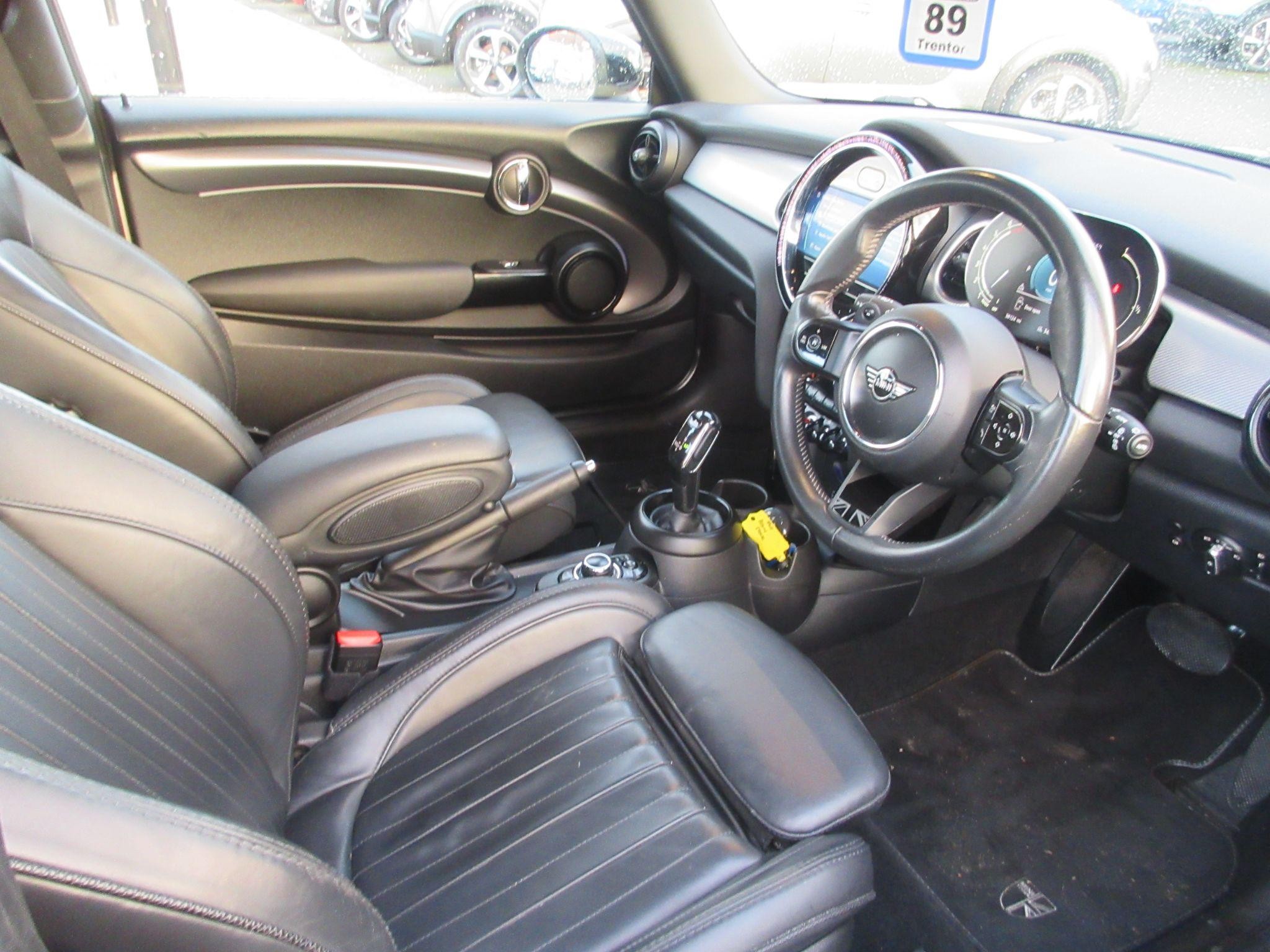 MINI Hatch Image 21