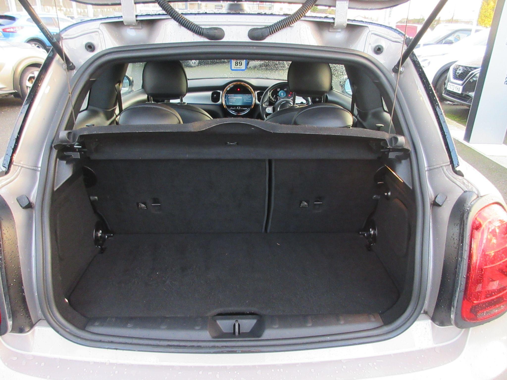 MINI Hatch Image 24