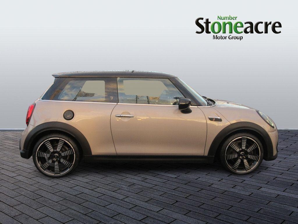 MINI Hatch Image 2