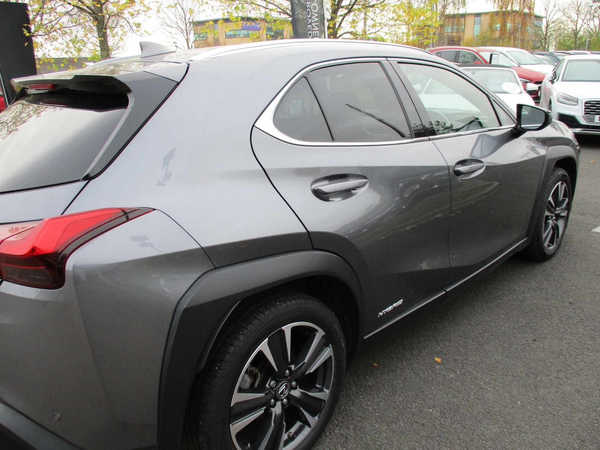 Lexus UX Self-Charging Hybrid Image 40