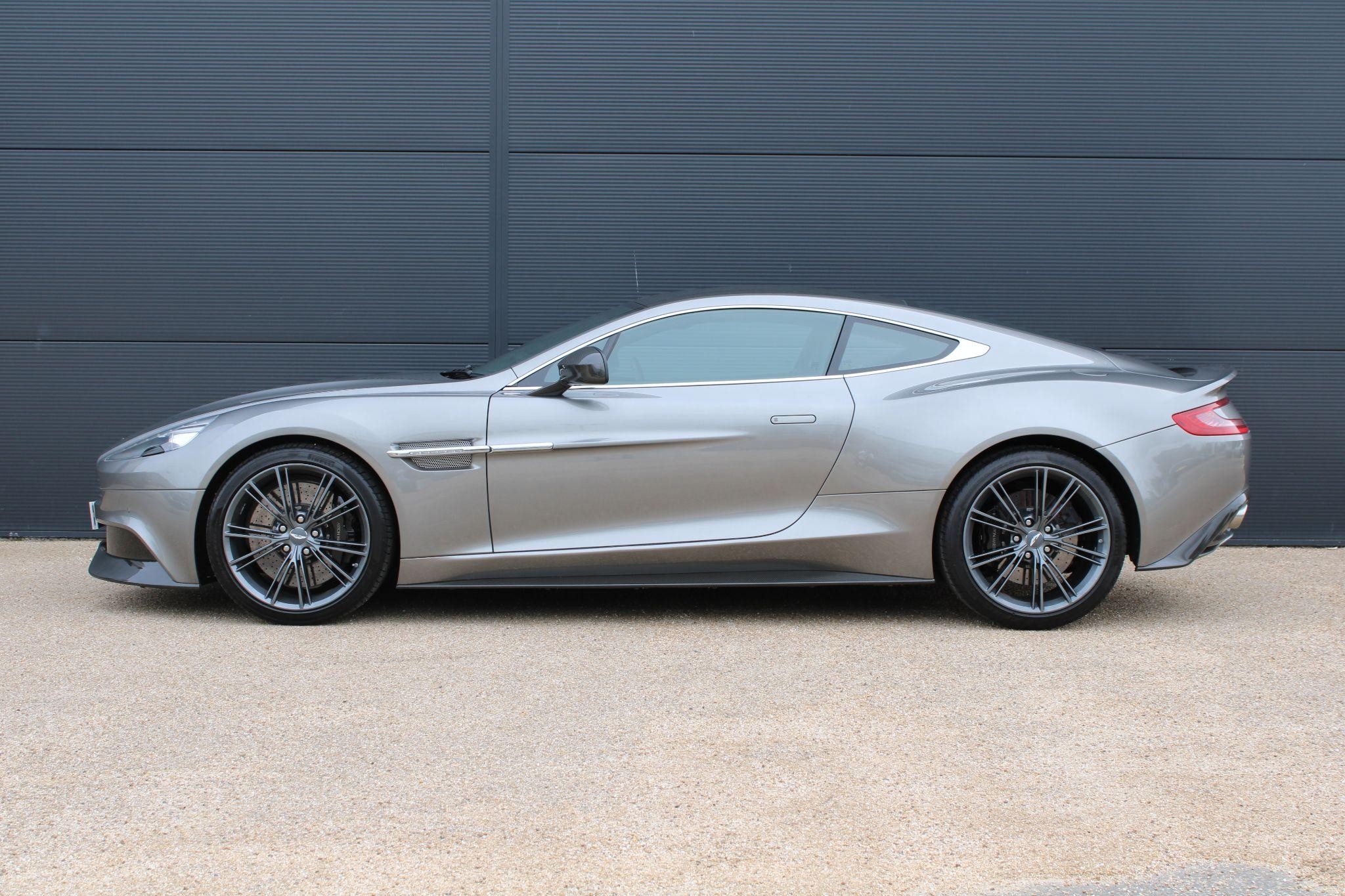 Aston Martin Vanquish Image 33