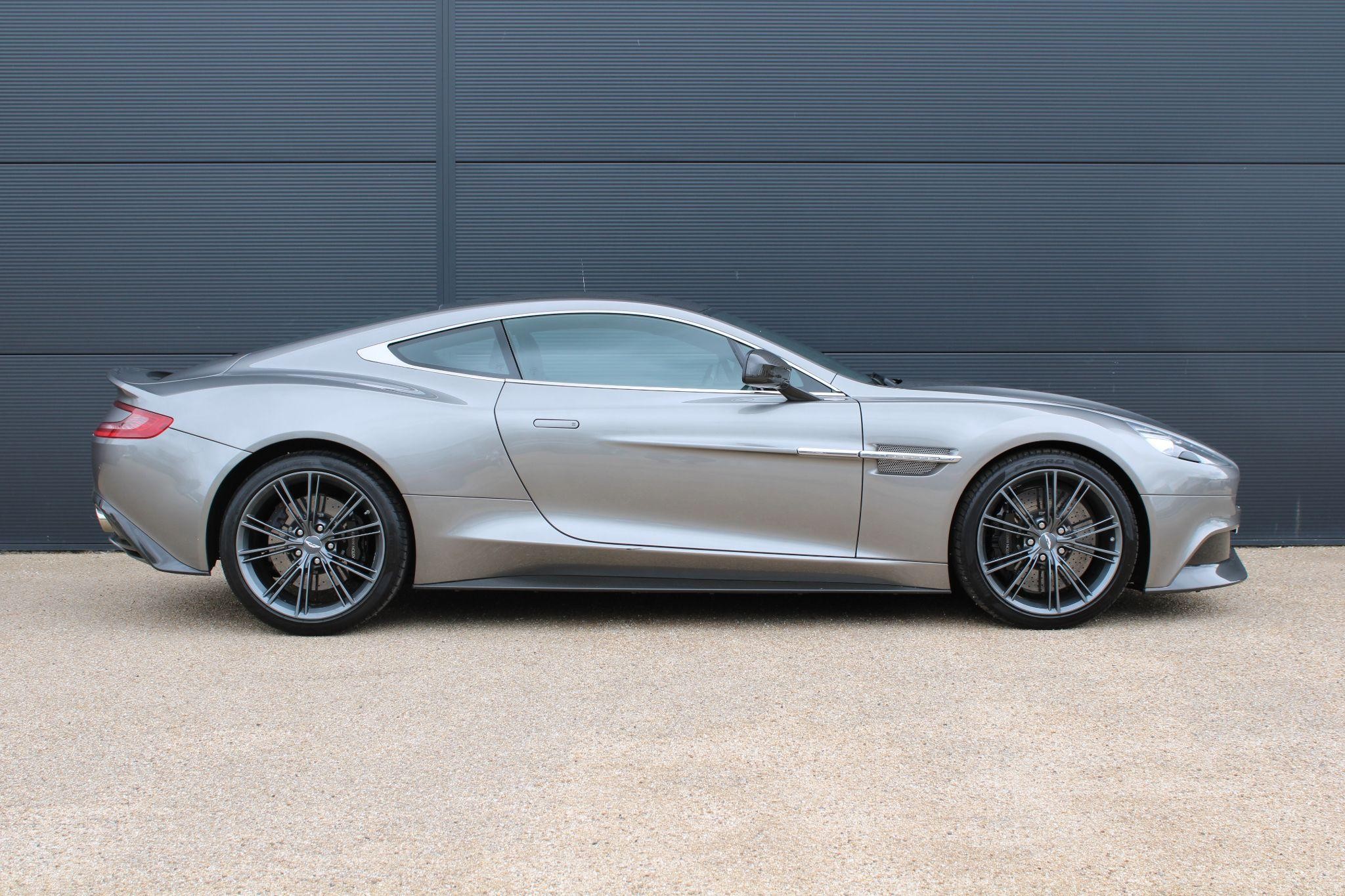 Aston Martin Vanquish Image 37