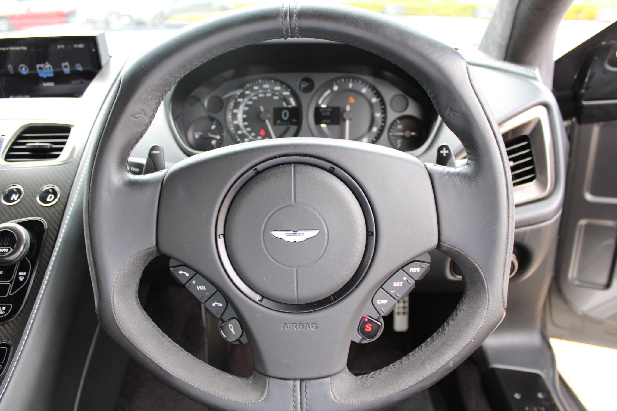 Aston Martin Vanquish Image 11