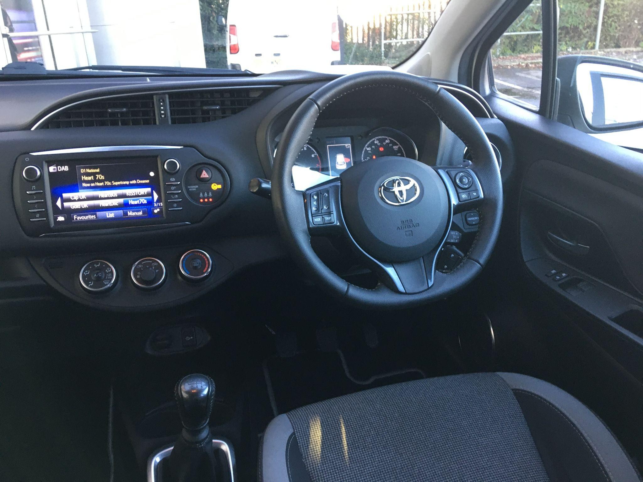 Toyota Yaris Image 14