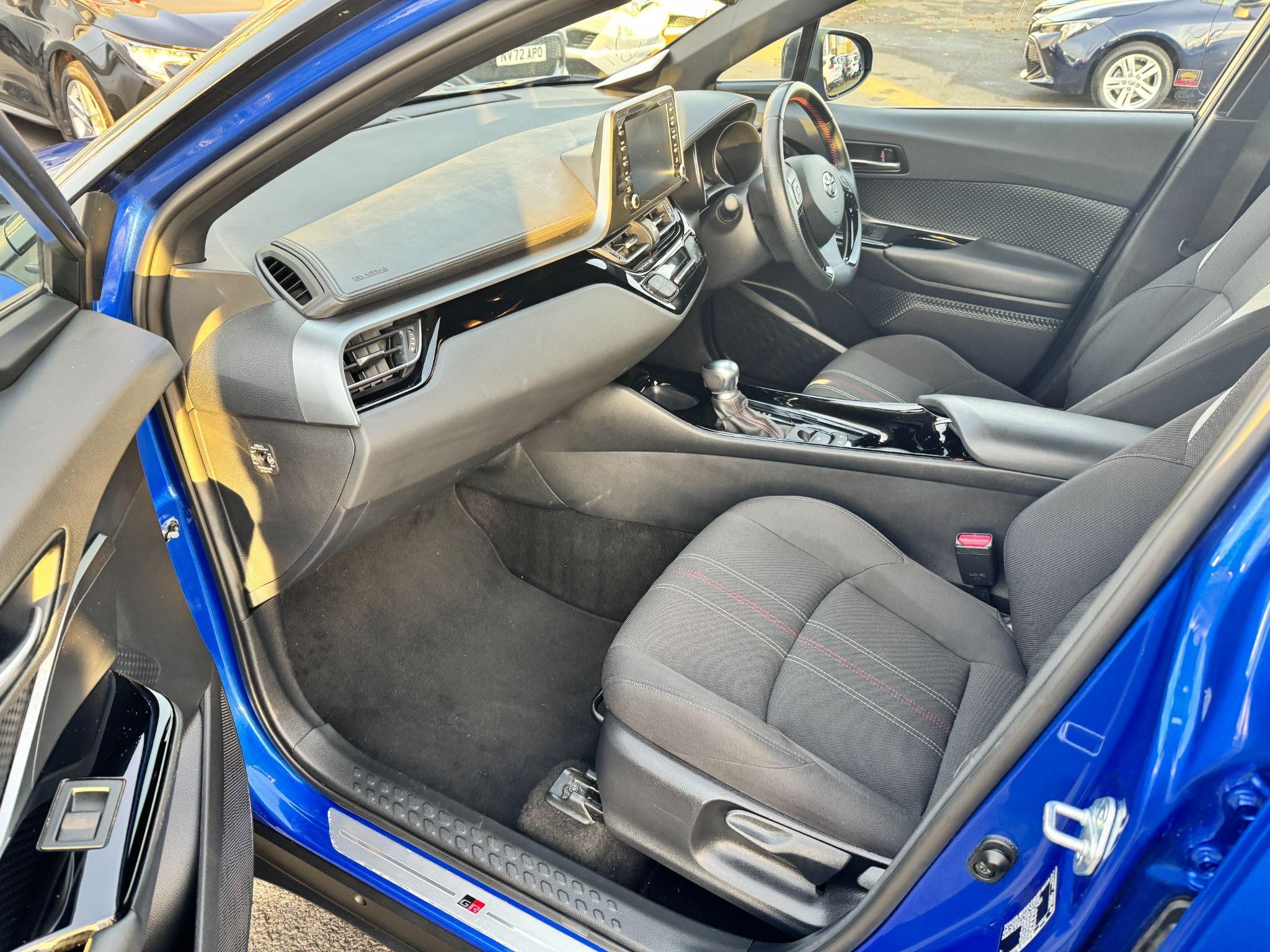 Toyota C-HR Image 16