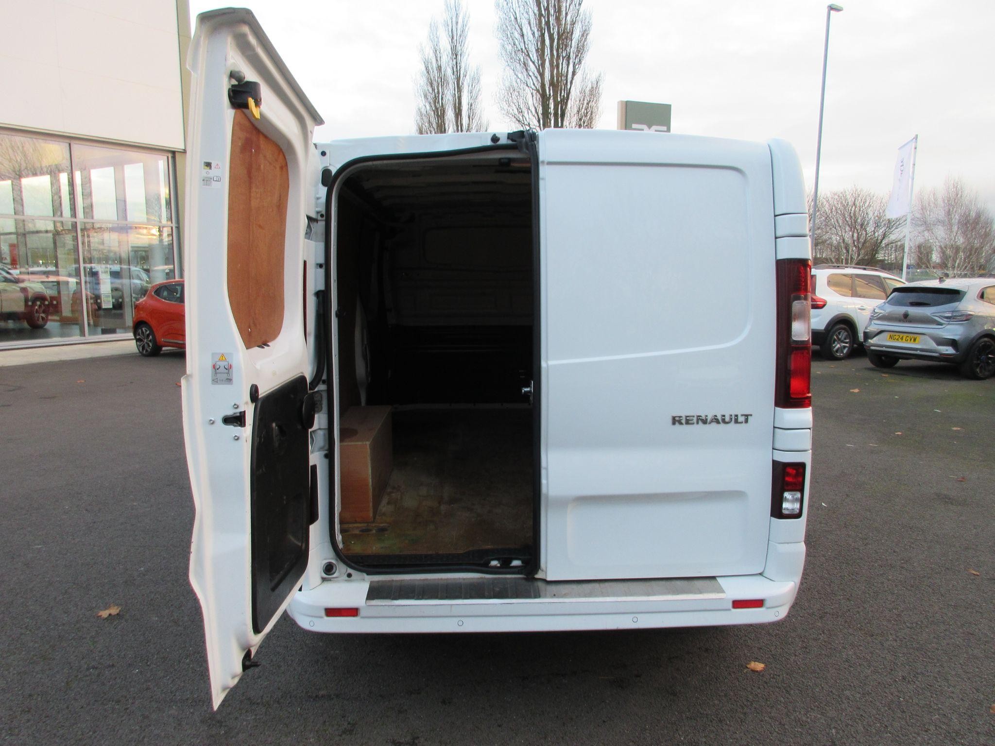 Renault Trafic Image 11