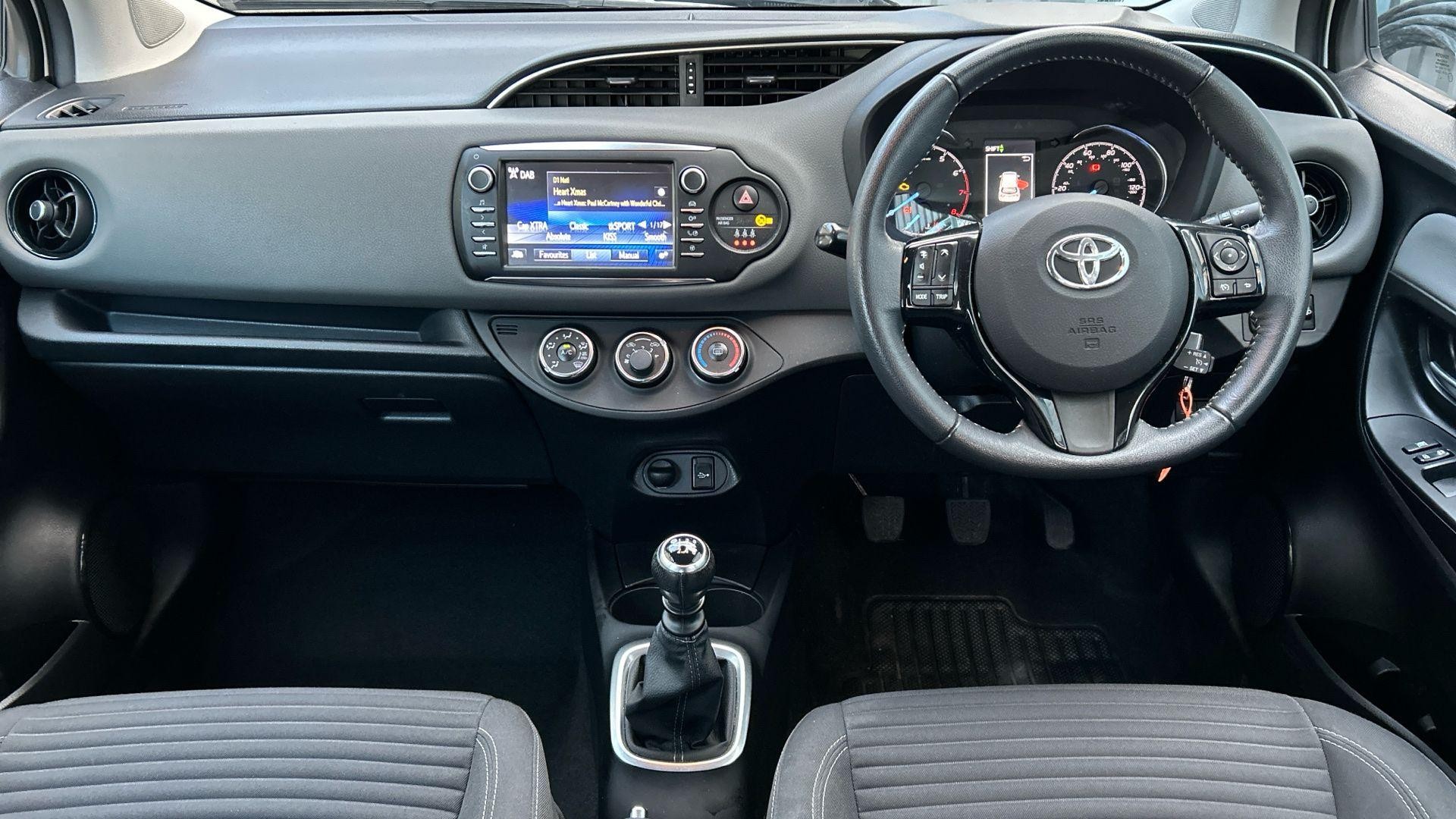 Toyota Yaris Image 11