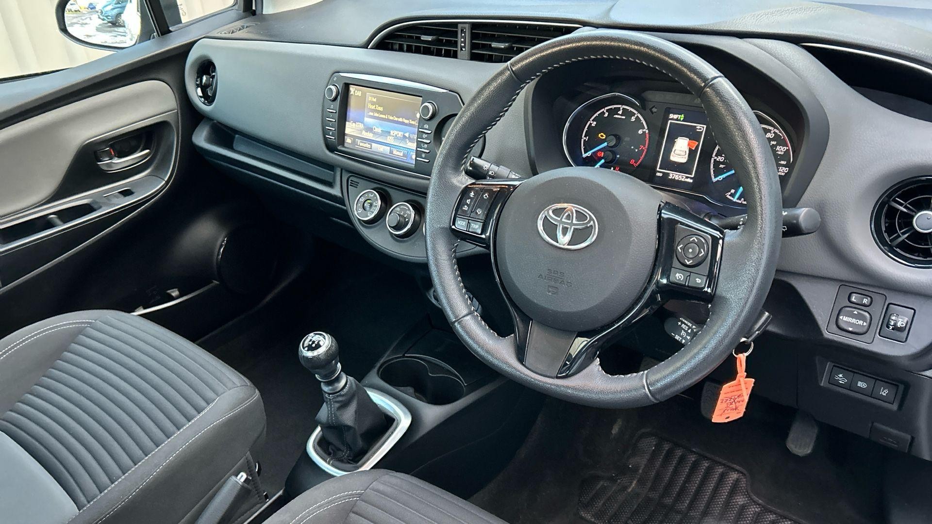 Toyota Yaris Image 12