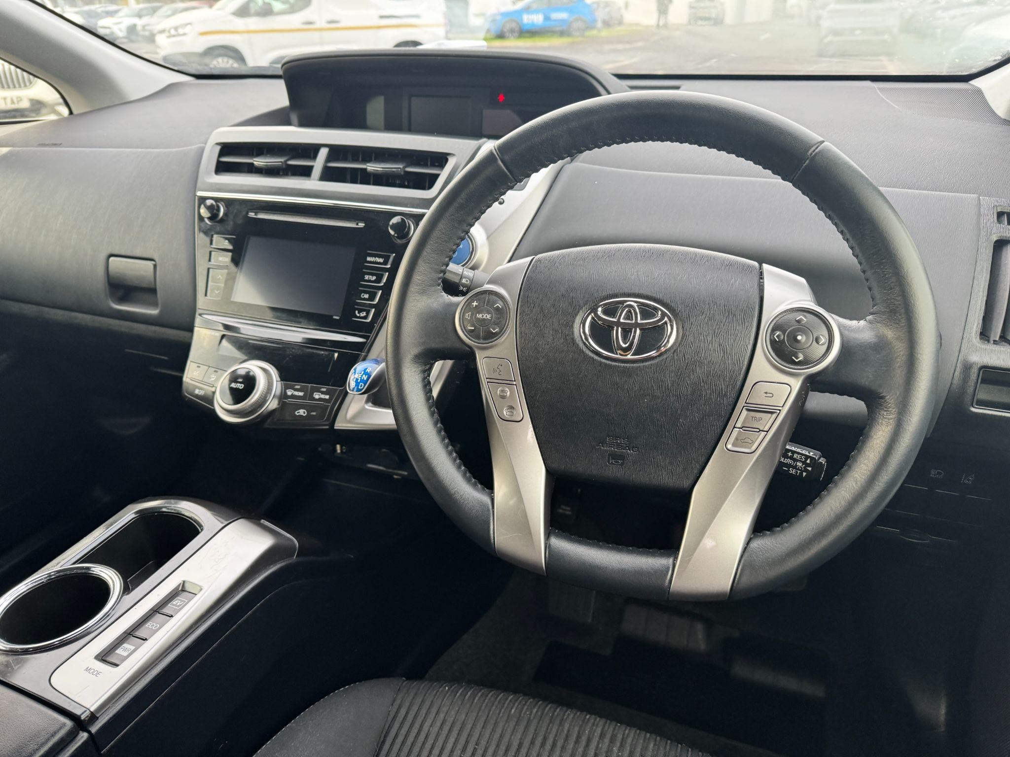 Toyota Prius+ Image 18