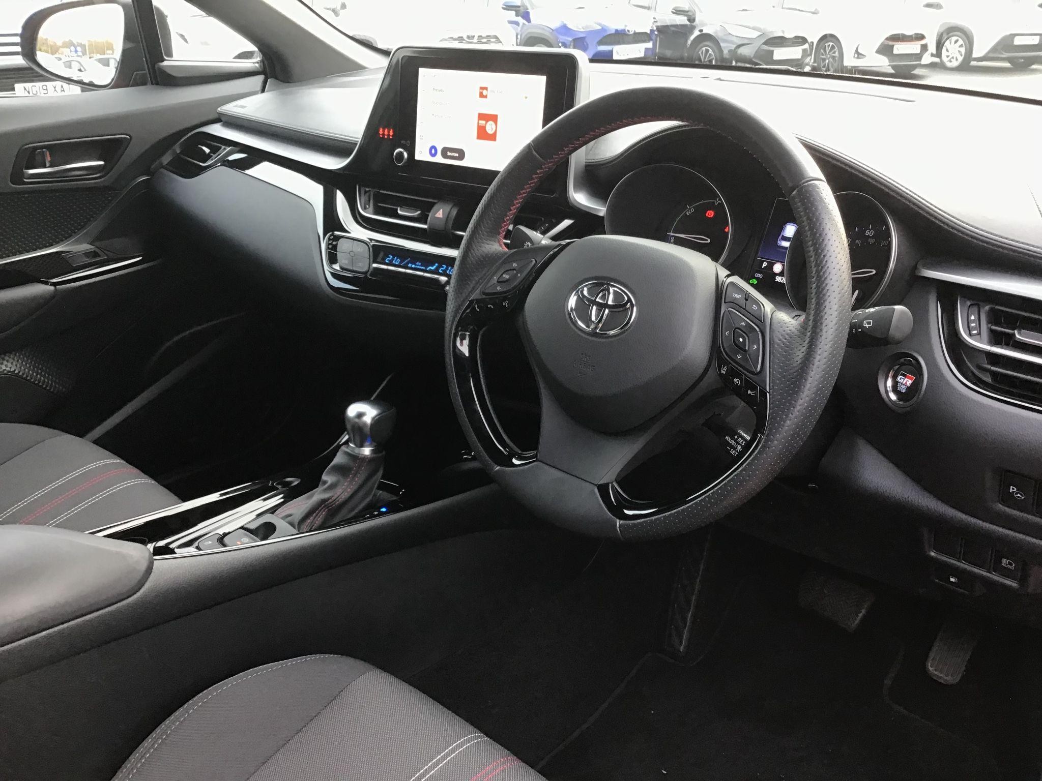 Toyota C-HR Image 15