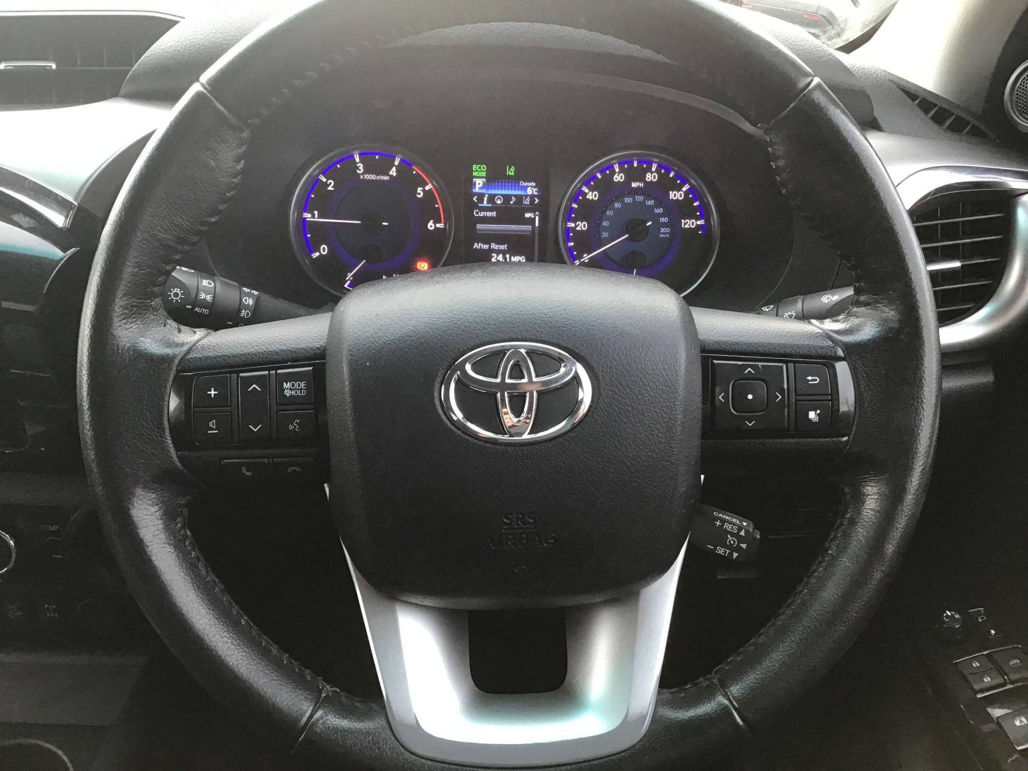 Toyota Hilux Image 18