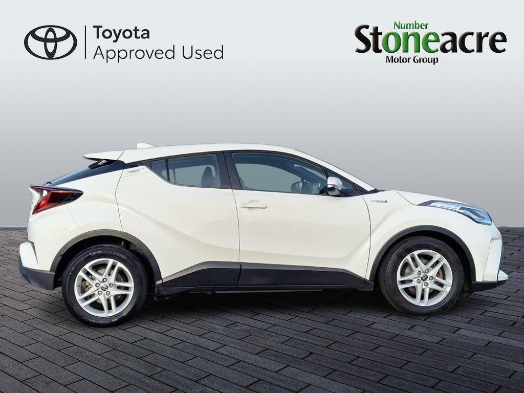 Toyota C-HR Image 18