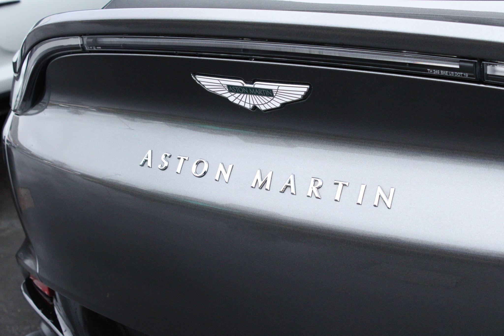 Aston Martin DBX Image 18