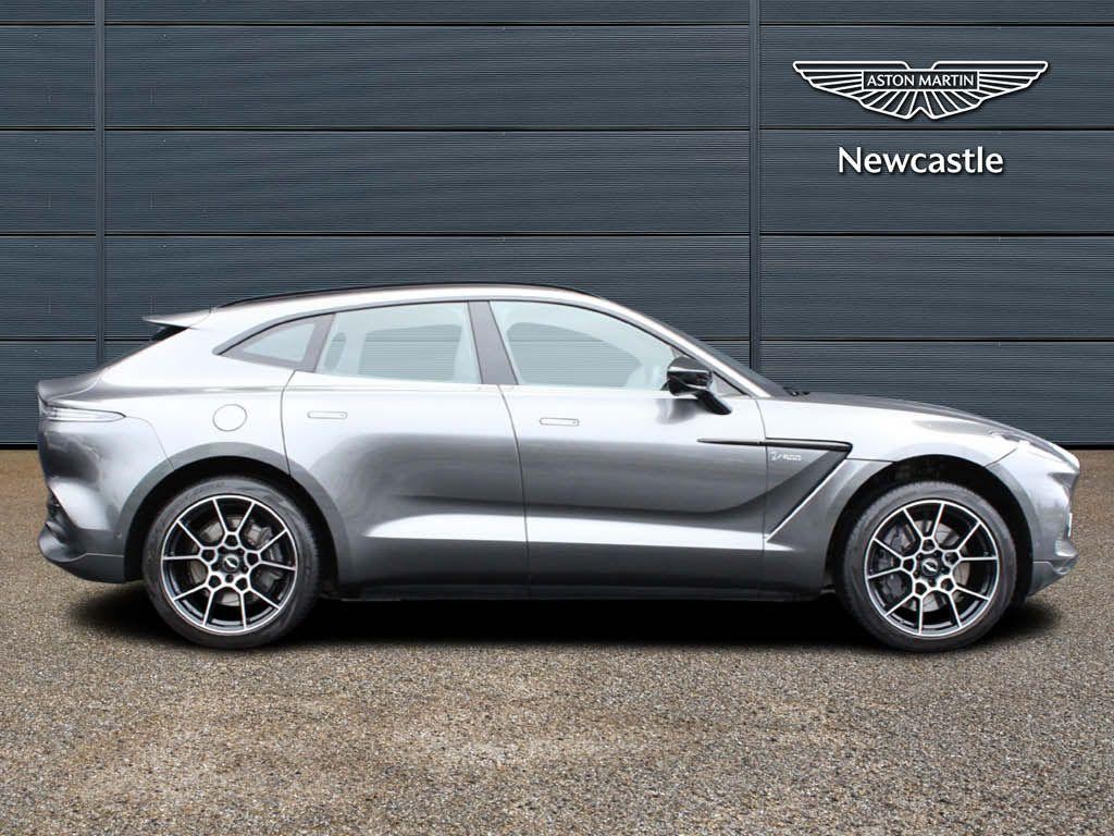 Aston Martin DBX Image 13