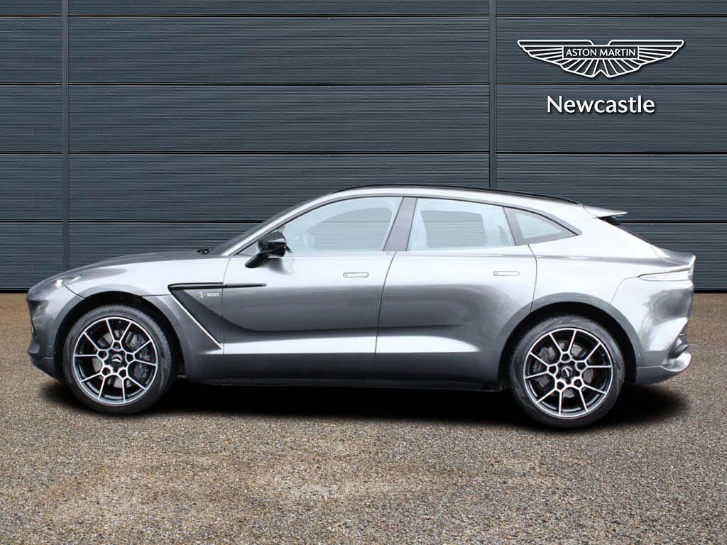 Aston Martin DBX Image 16