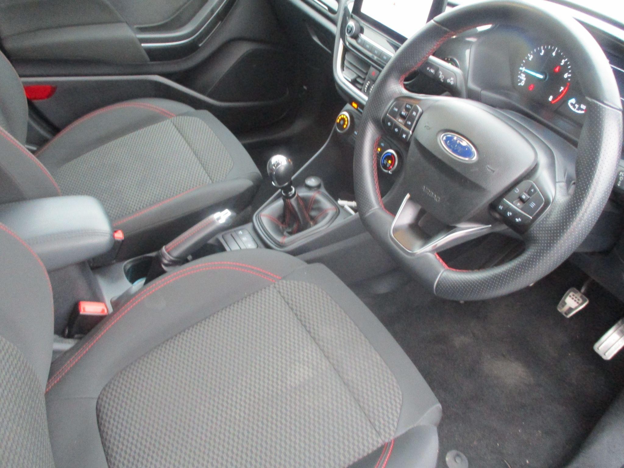 Ford Fiesta Image 9