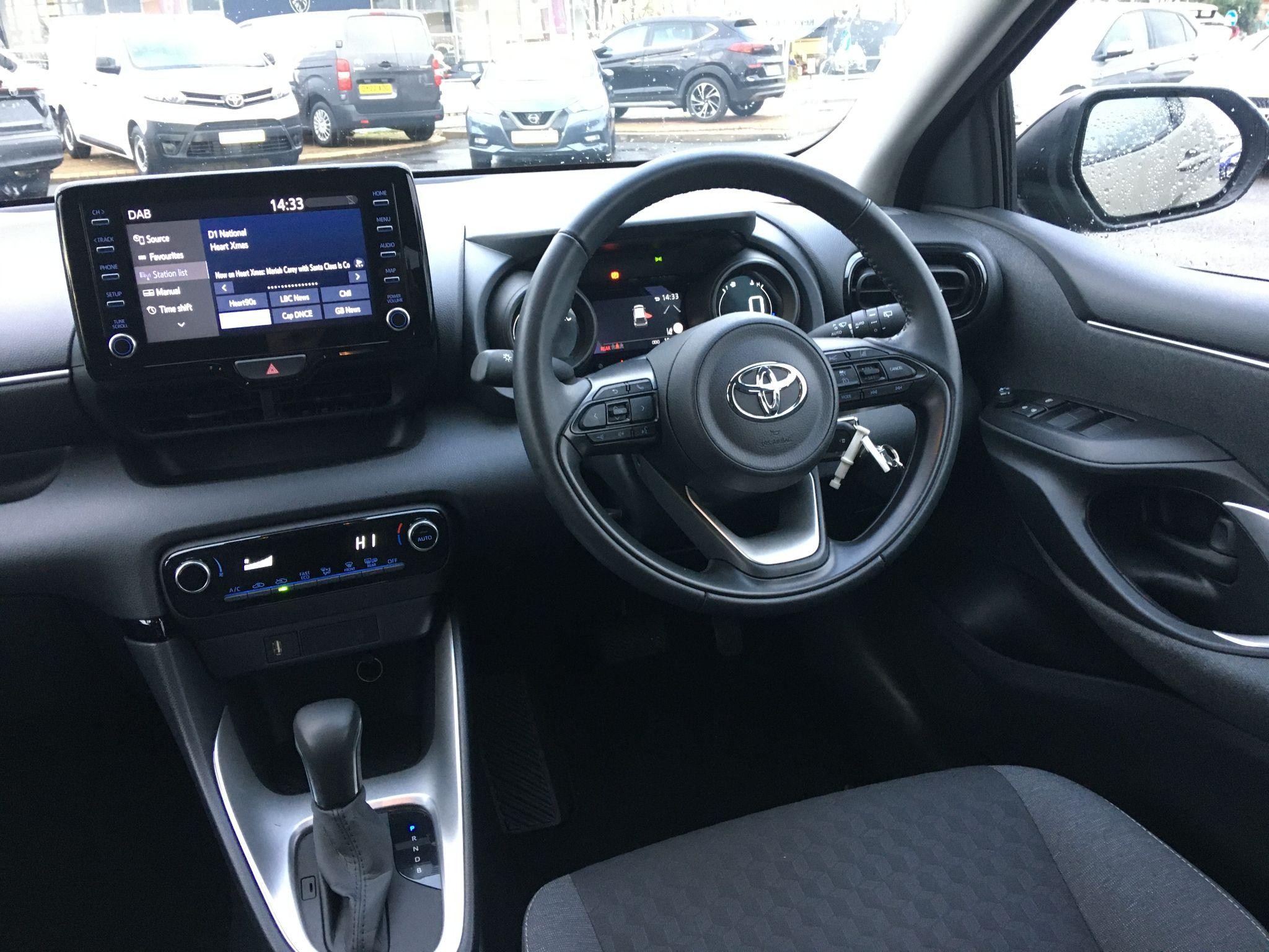 Toyota Yaris Image 14