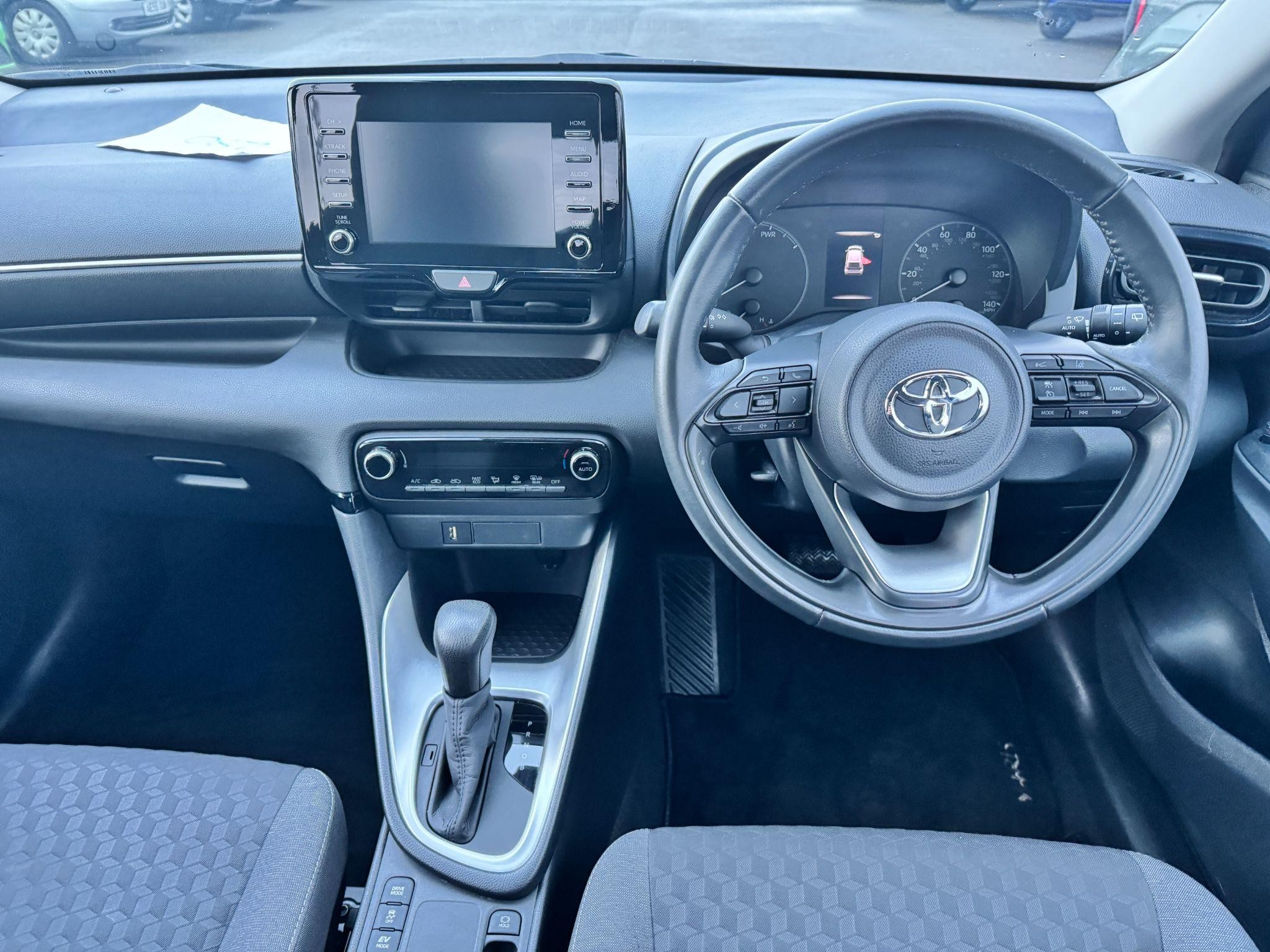 Toyota Yaris Image 17