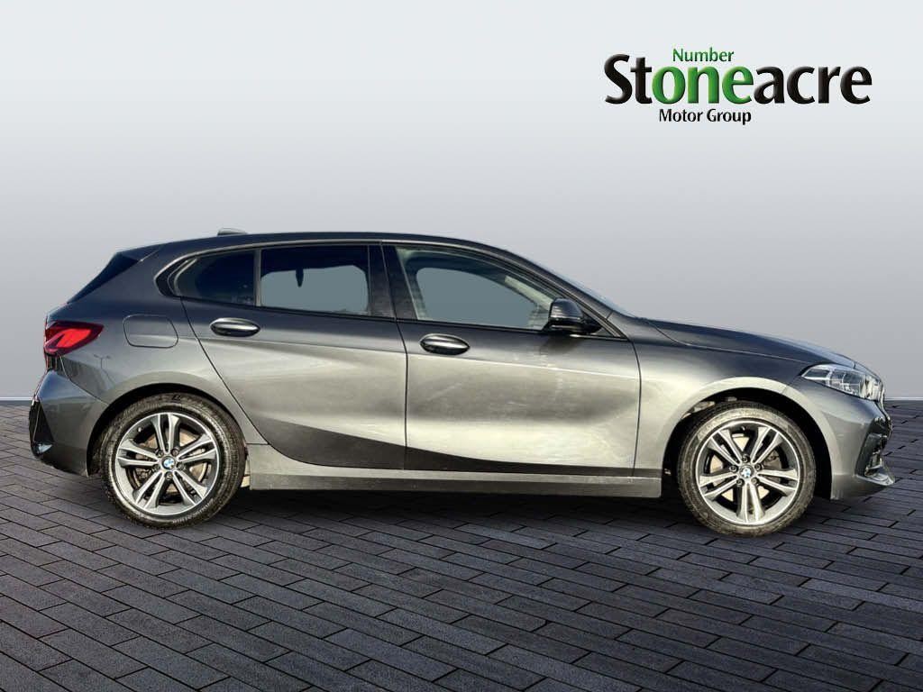 BMW 1 Series Image 2