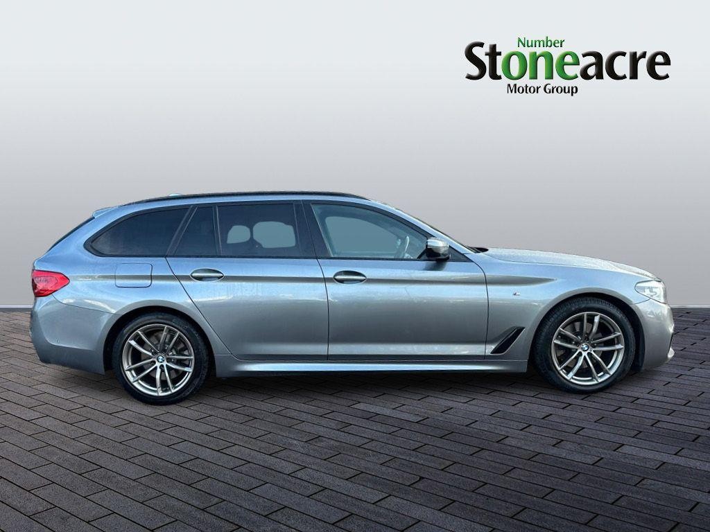 BMW 5 Series Image 2