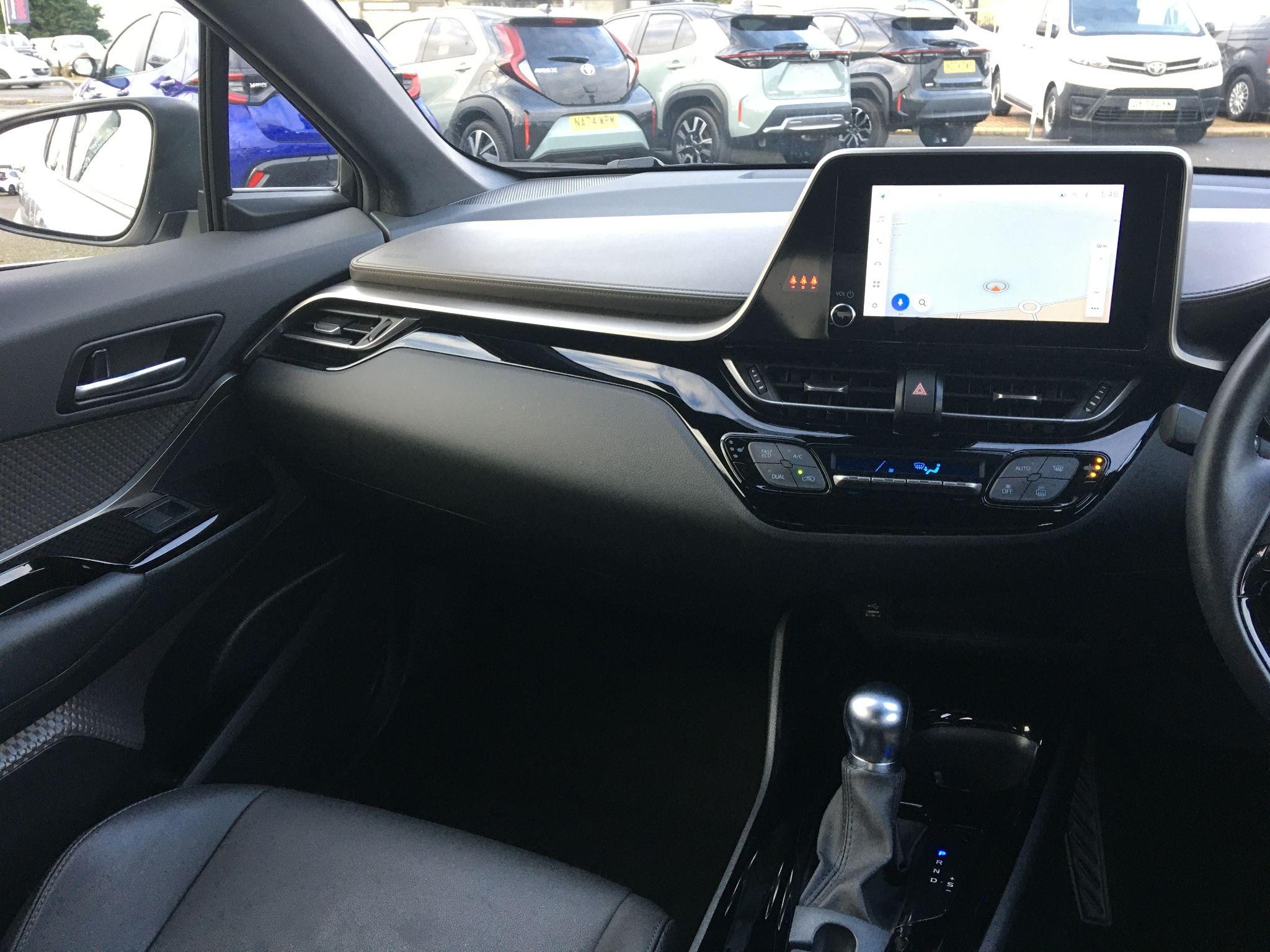 Toyota C-HR Image 16