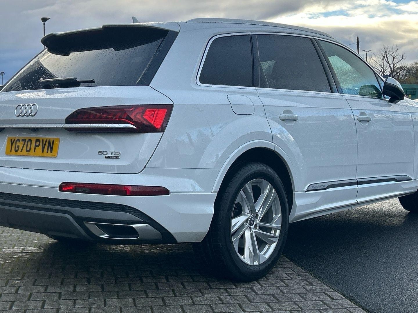 Audi Q7 Image 7