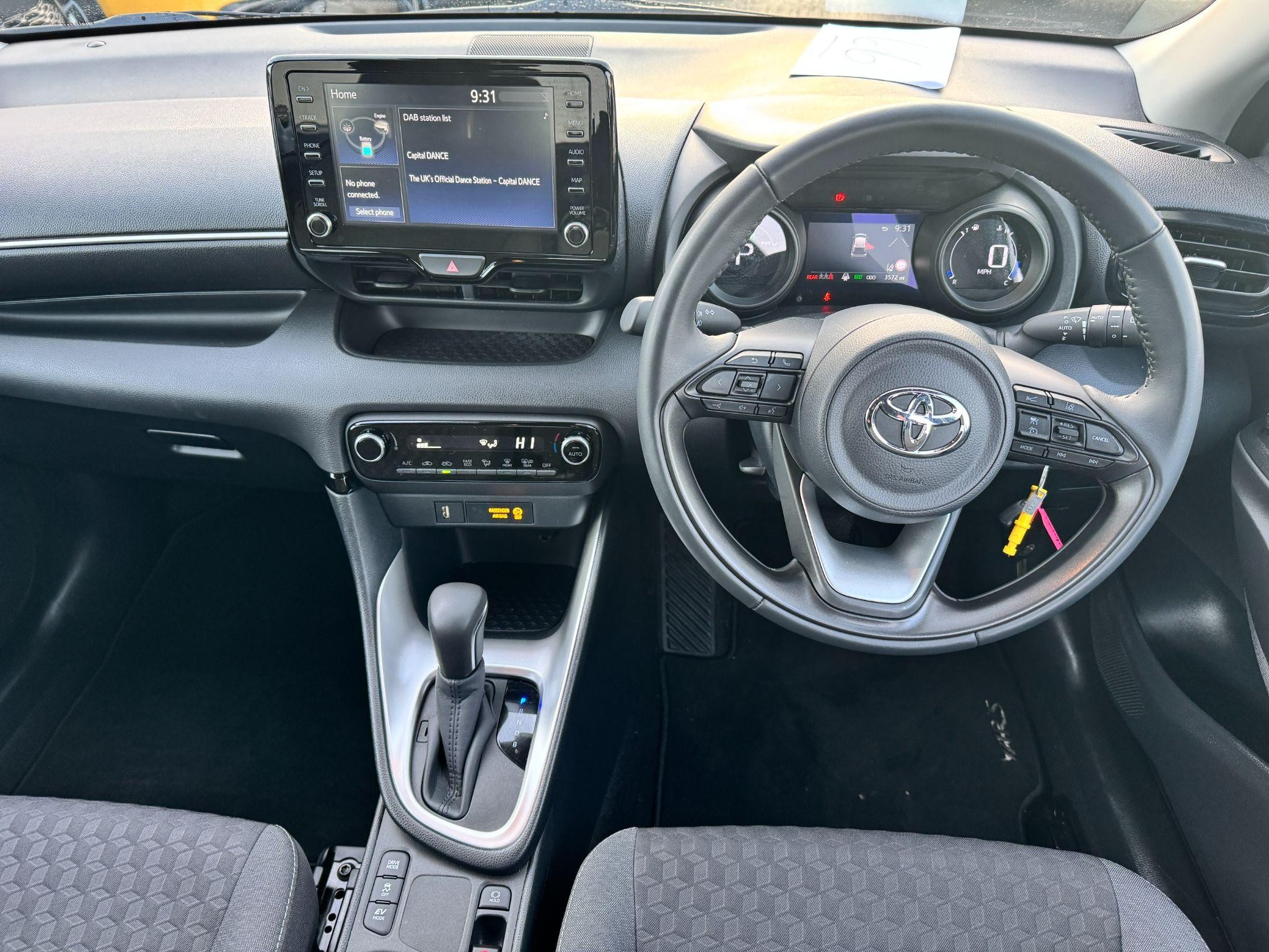 Toyota Yaris Image 17